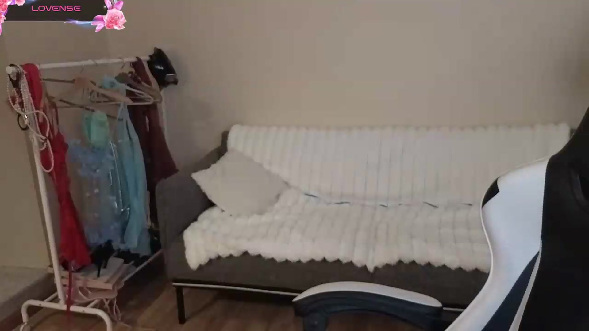 Gallery image thumbnail from BlueFlowerr's myfreecams stream on, 08/30/2026, 22:39 image 5 of 20