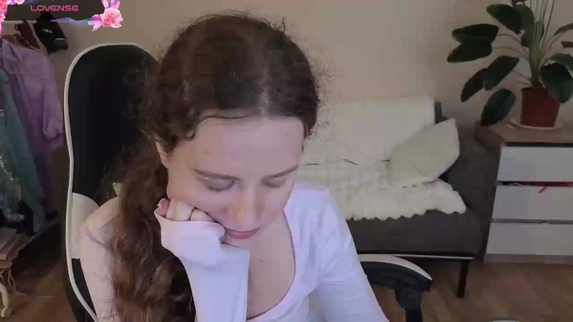 Gallery image thumbnail from BlueFlowerr's myfreecams stream on, 08/31/2026, 19:55 image 10 of 20