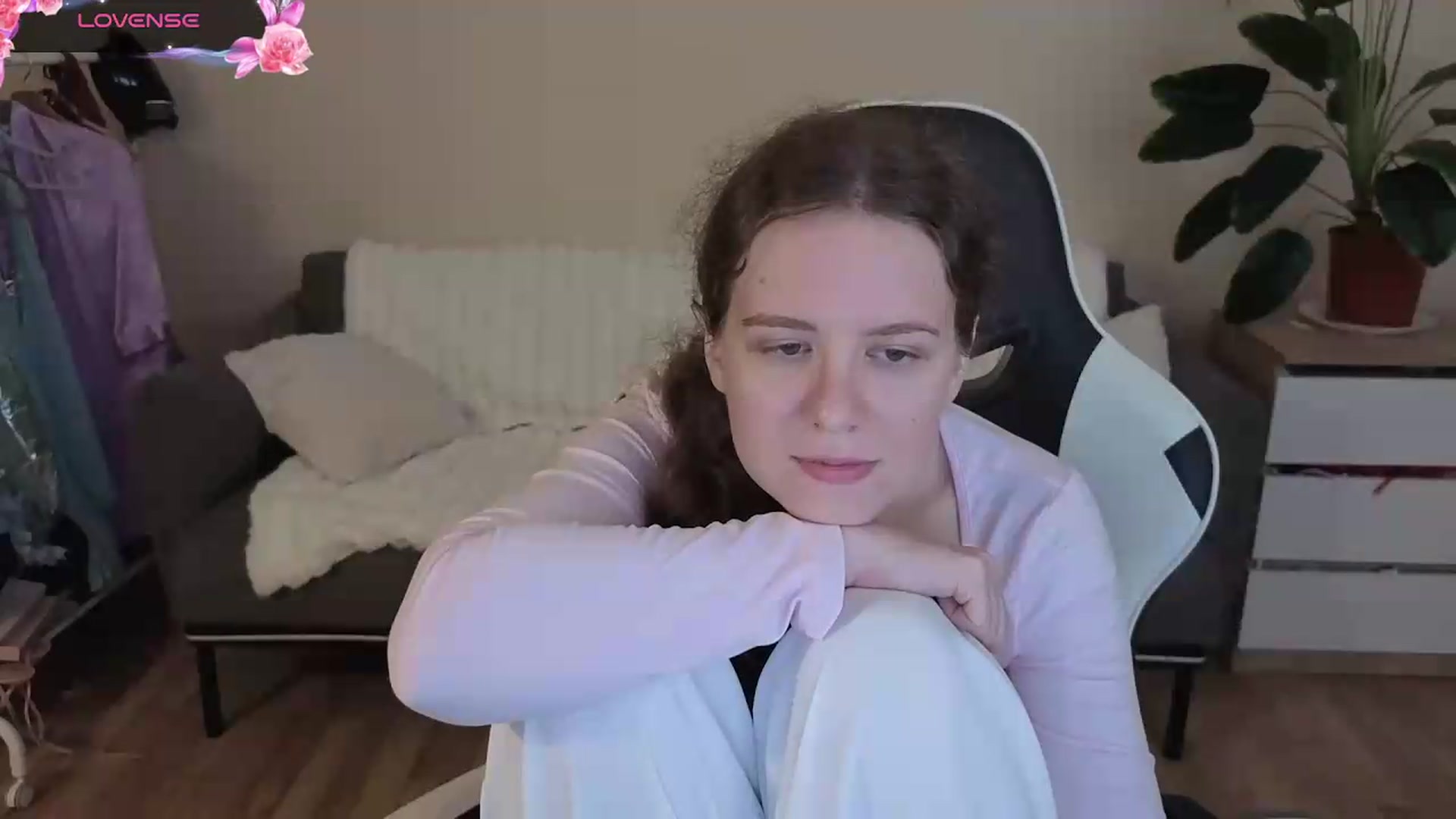 Gallery image thumbnail from BlueFlowerr's myfreecams stream on, 08/31/2026, 19:55 image 17 of 20