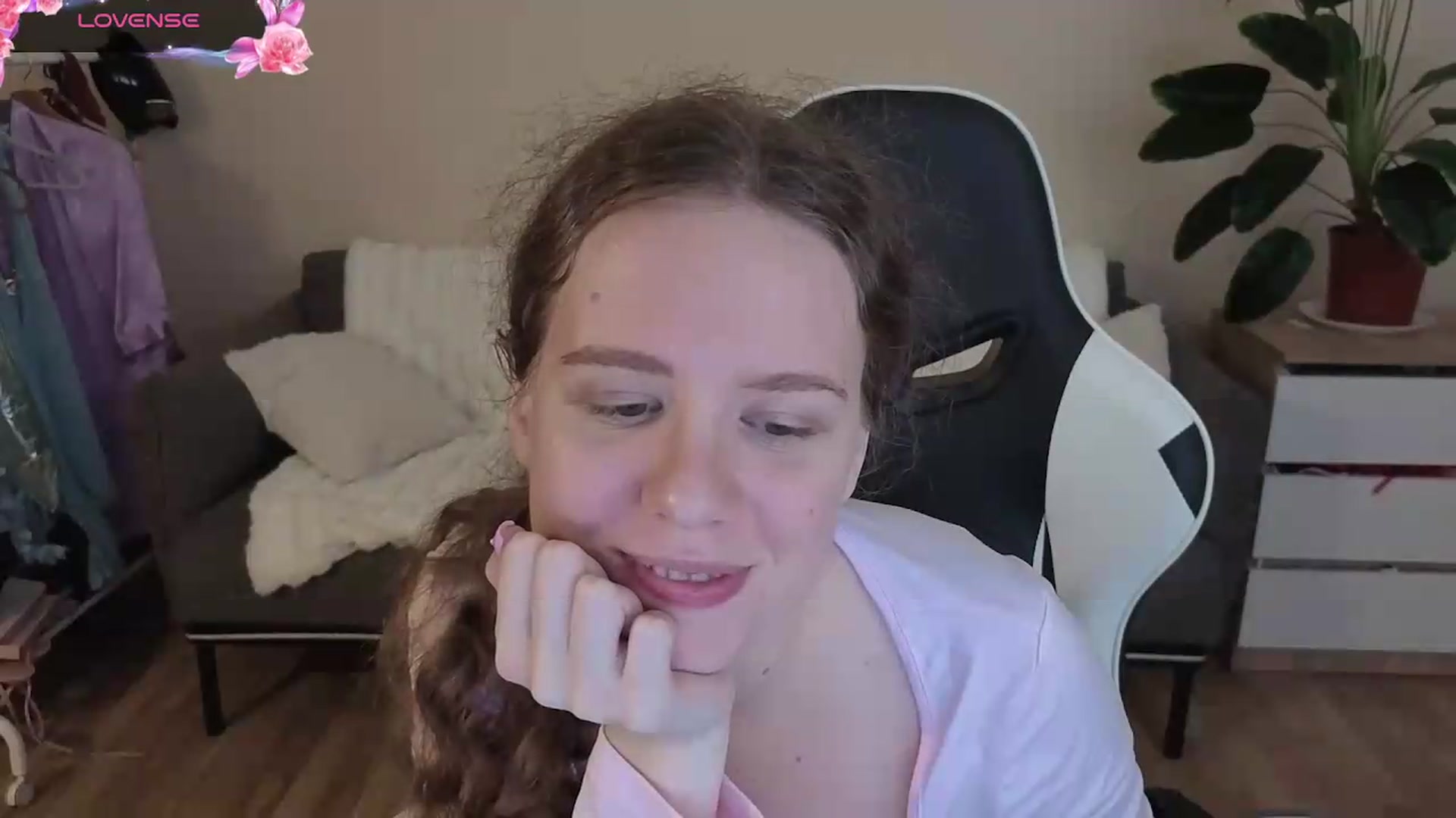 Gallery image thumbnail from BlueFlowerr's myfreecams stream on, 08/31/2026, 19:55 image 19 of 20