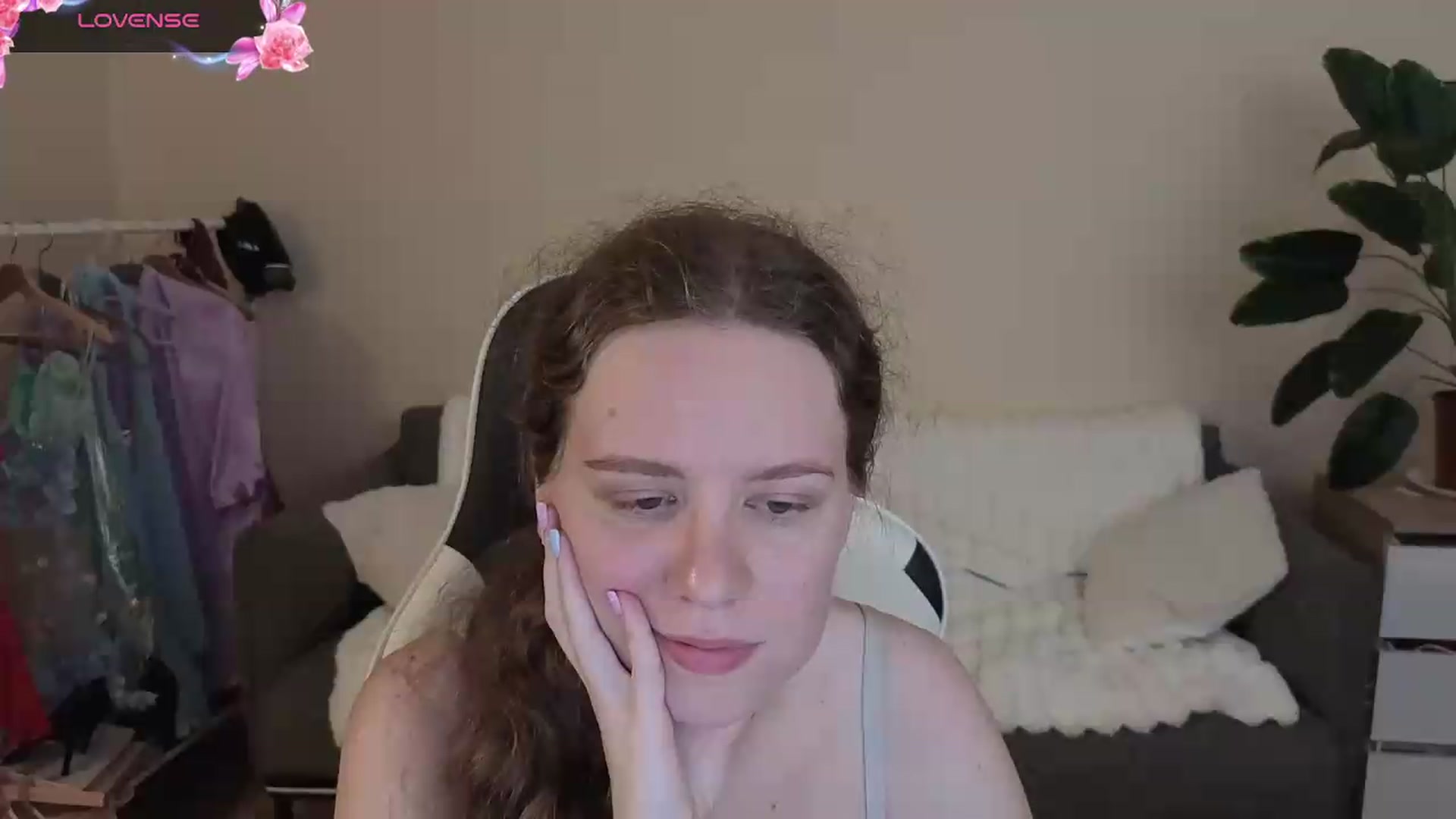 Gallery image thumbnail from BlueFlowerr's myfreecams stream on, 08/31/2026, 21:03 image 17 of 20