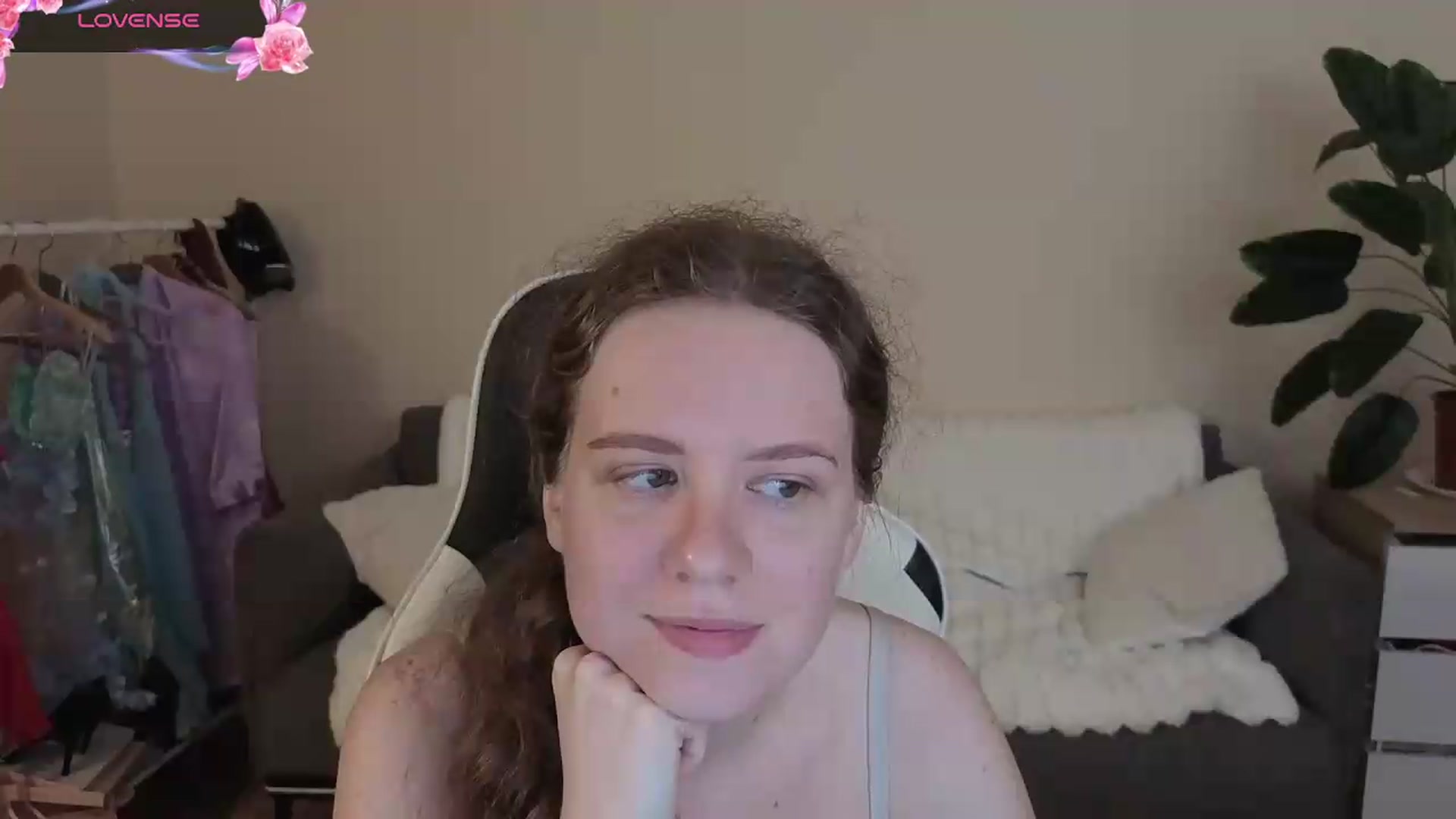 Gallery image thumbnail from BlueFlowerr's myfreecams stream on, 08/31/2026, 21:03 image 18 of 20
