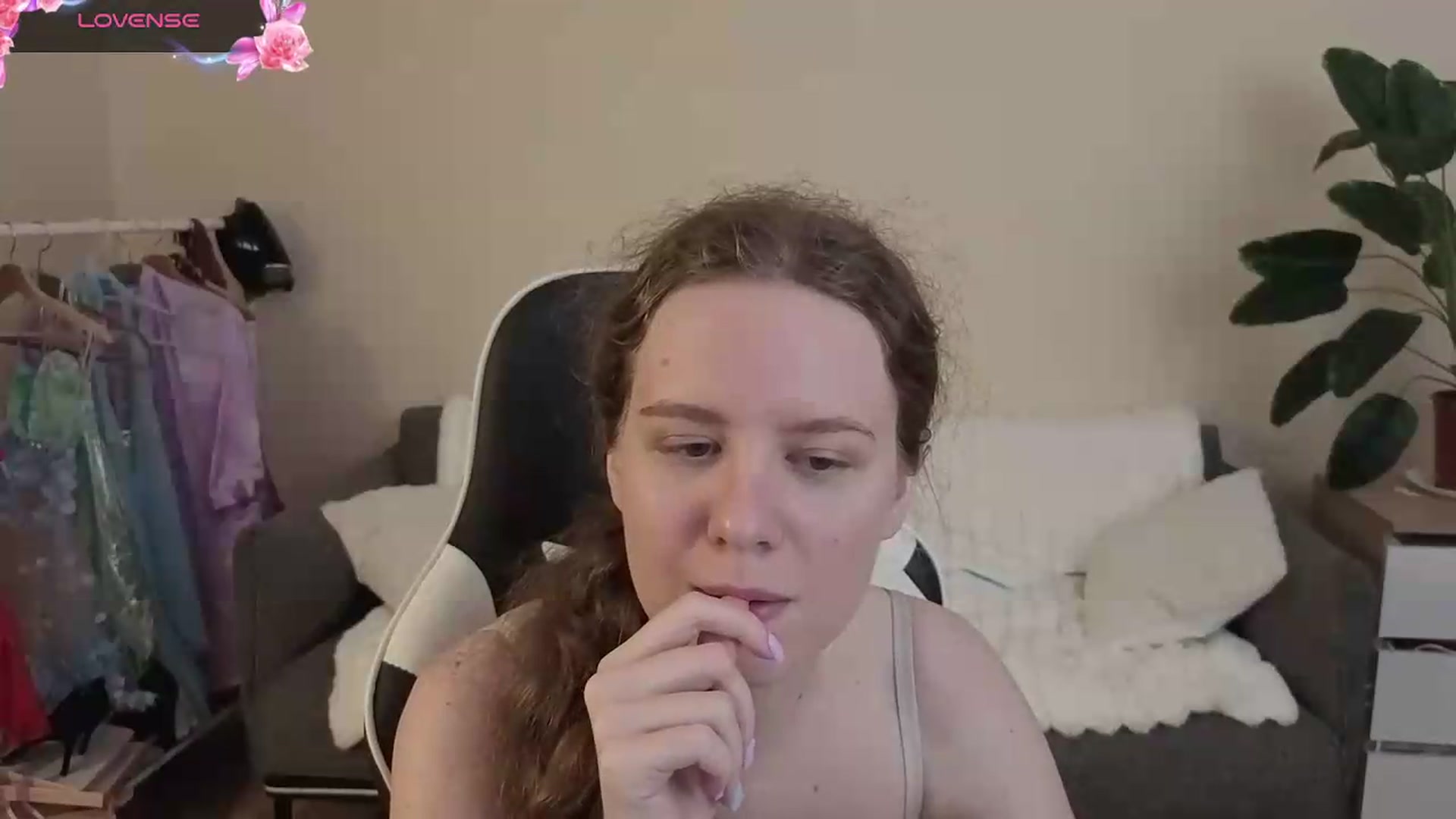 Gallery image thumbnail from BlueFlowerr's myfreecams stream on, 08/31/2026, 21:03 image 15 of 20