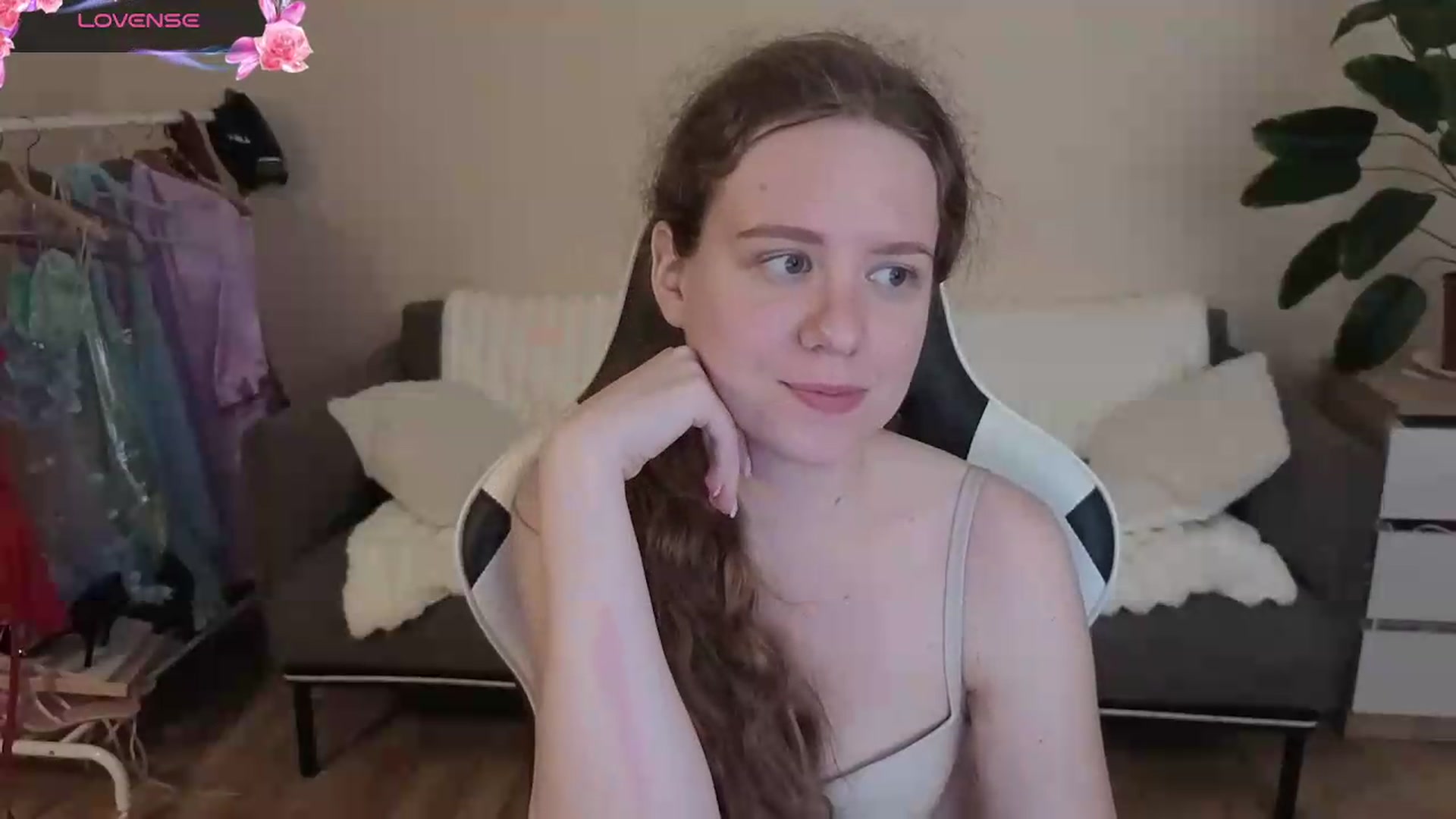 Gallery image thumbnail from BlueFlowerr's myfreecams stream on, 08/31/2026, 22:21 image 19 of 20