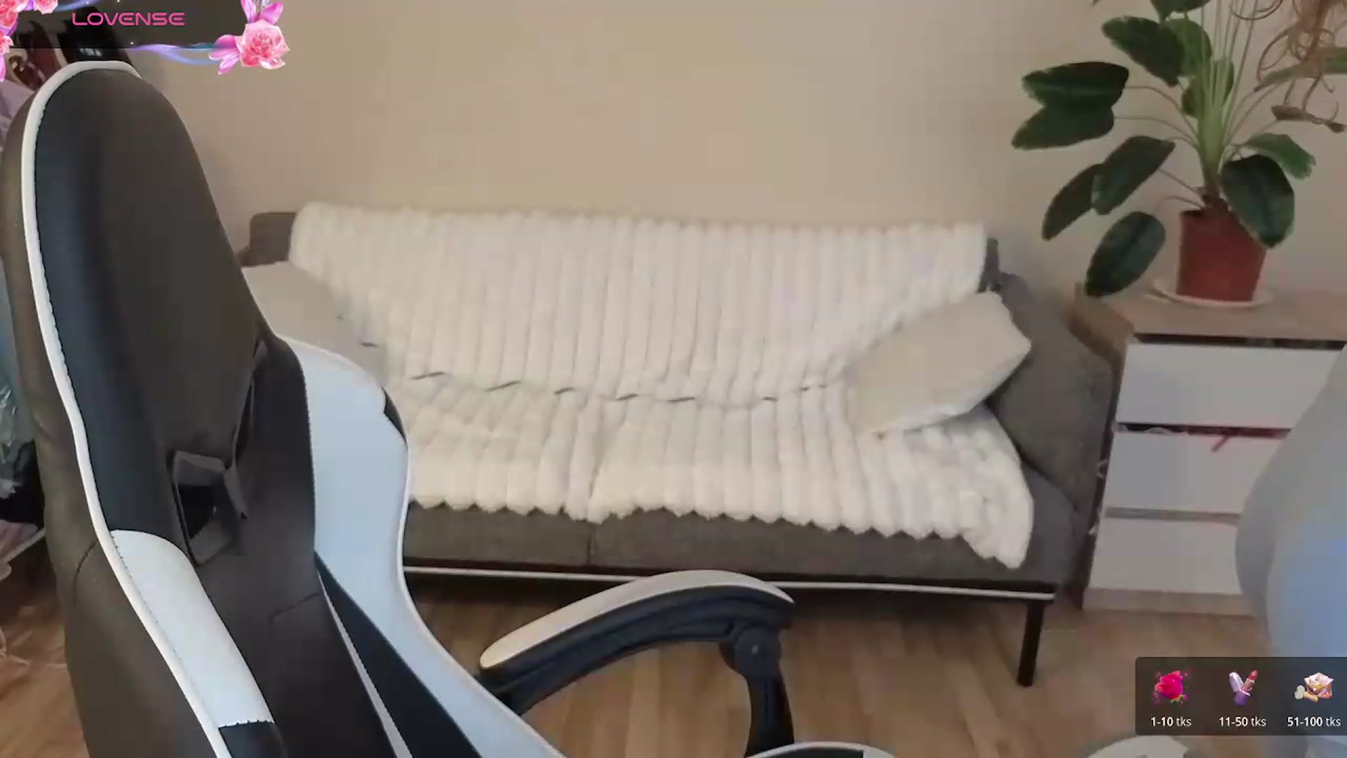 Gallery image thumbnail from BlueFlowerr's myfreecams stream on, 09/01/2026, 20:30 image 6 of 20