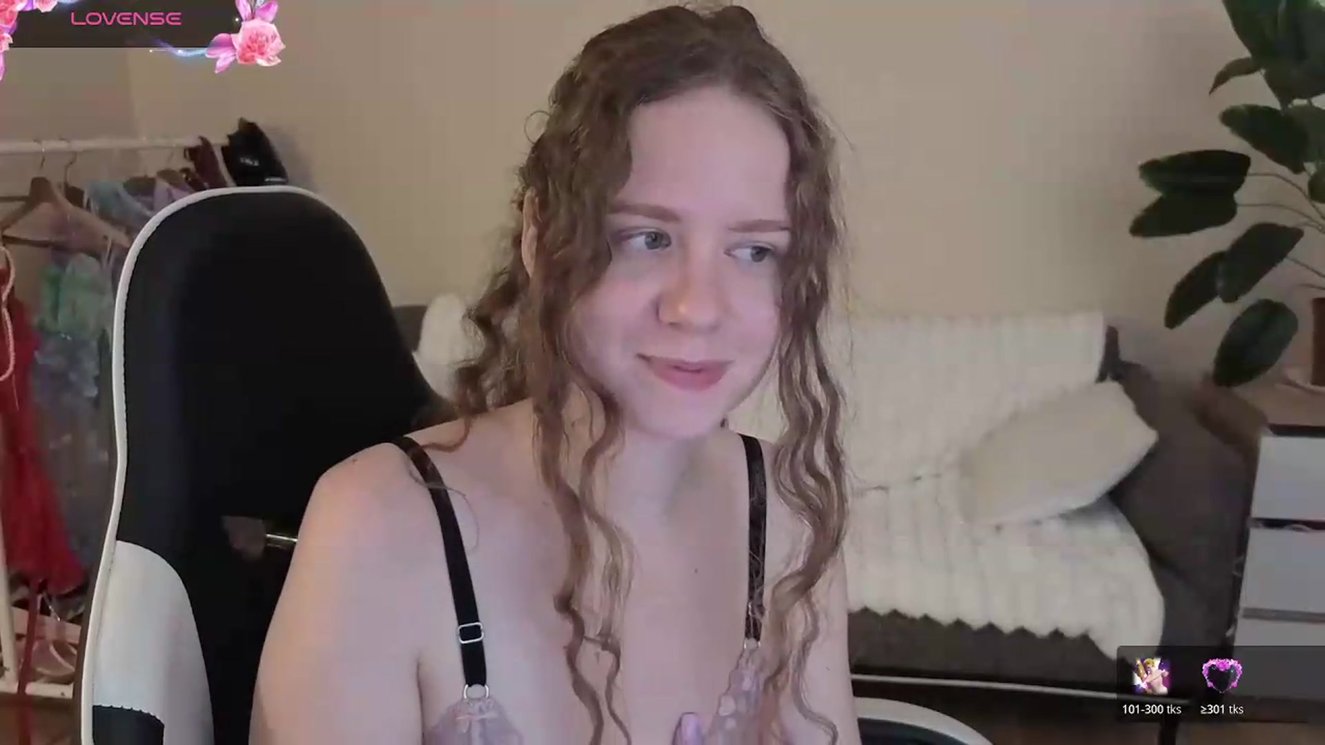 Gallery image thumbnail from BlueFlowerr's myfreecams stream on, 09/01/2026, 21:03 image 13 of 20