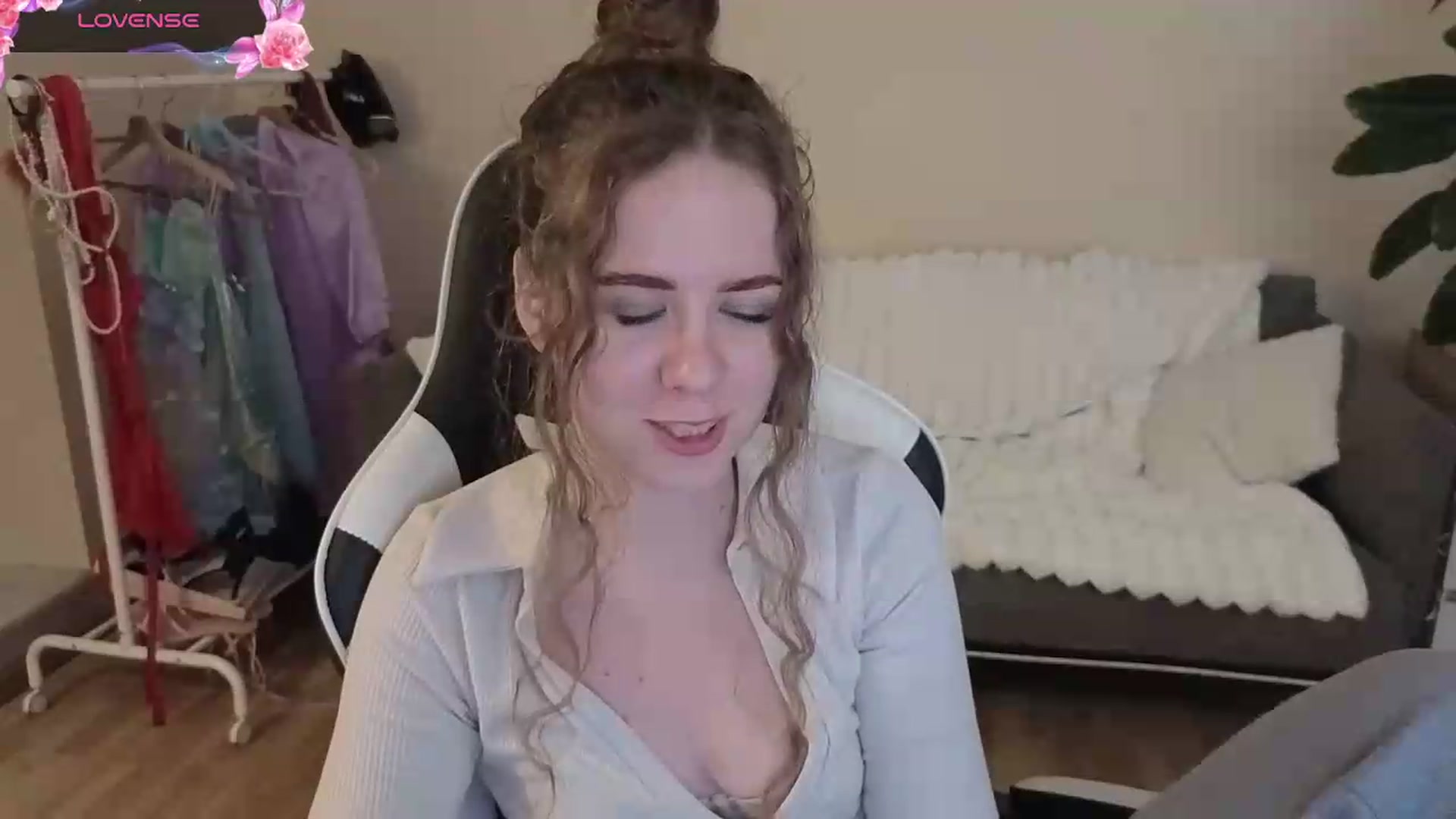 Gallery image thumbnail from BlueFlowerr's myfreecams stream on, 09/03/2026, 17:45 image 18 of 20