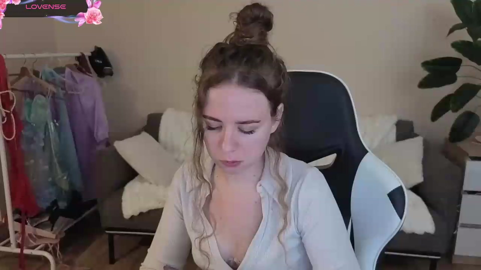 Gallery image thumbnail from BlueFlowerr's myfreecams stream on, 09/03/2026, 18:39 image 10 of 20