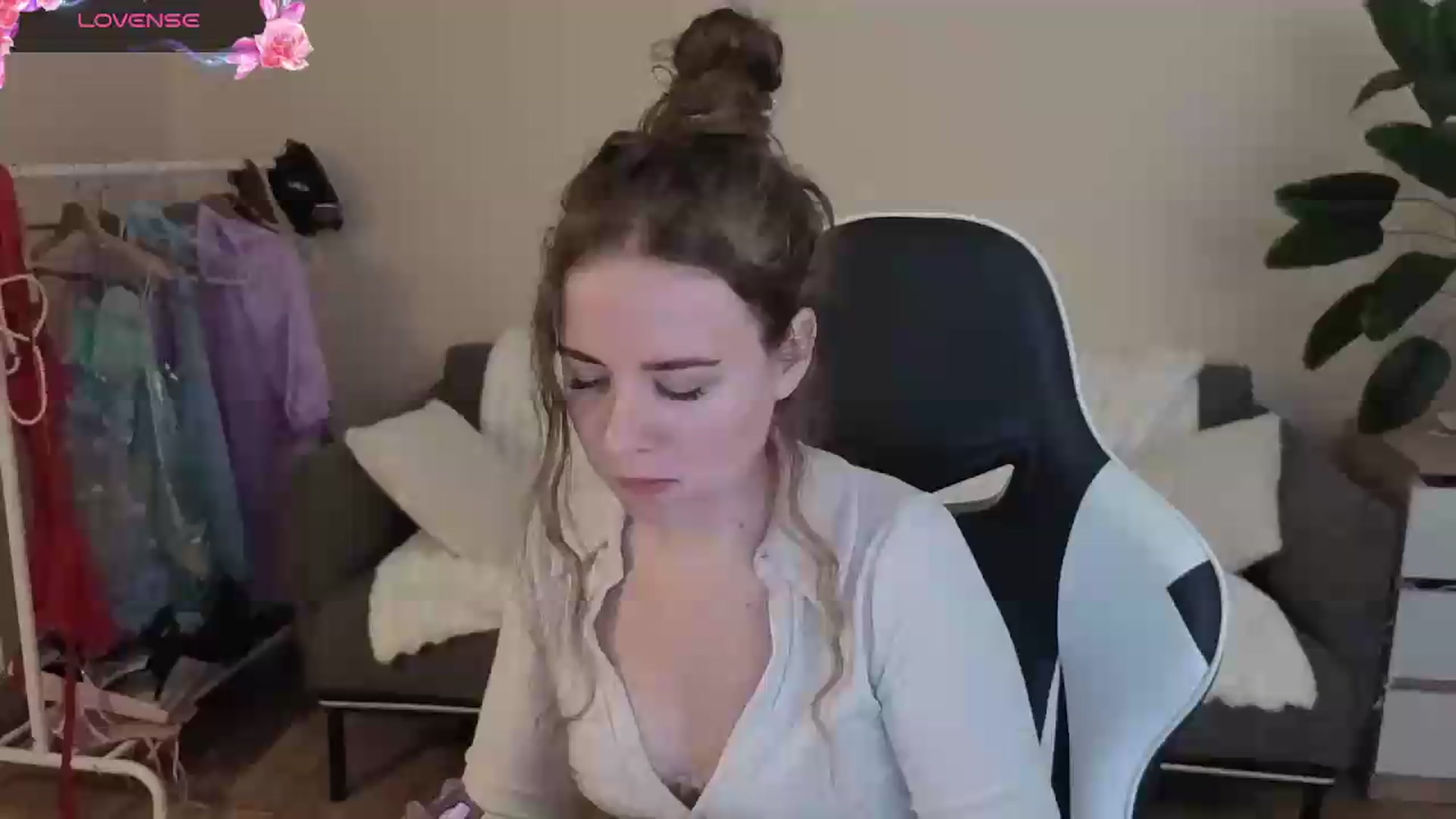 Gallery image thumbnail from BlueFlowerr's myfreecams stream on, 09/03/2026, 18:39 image 12 of 20