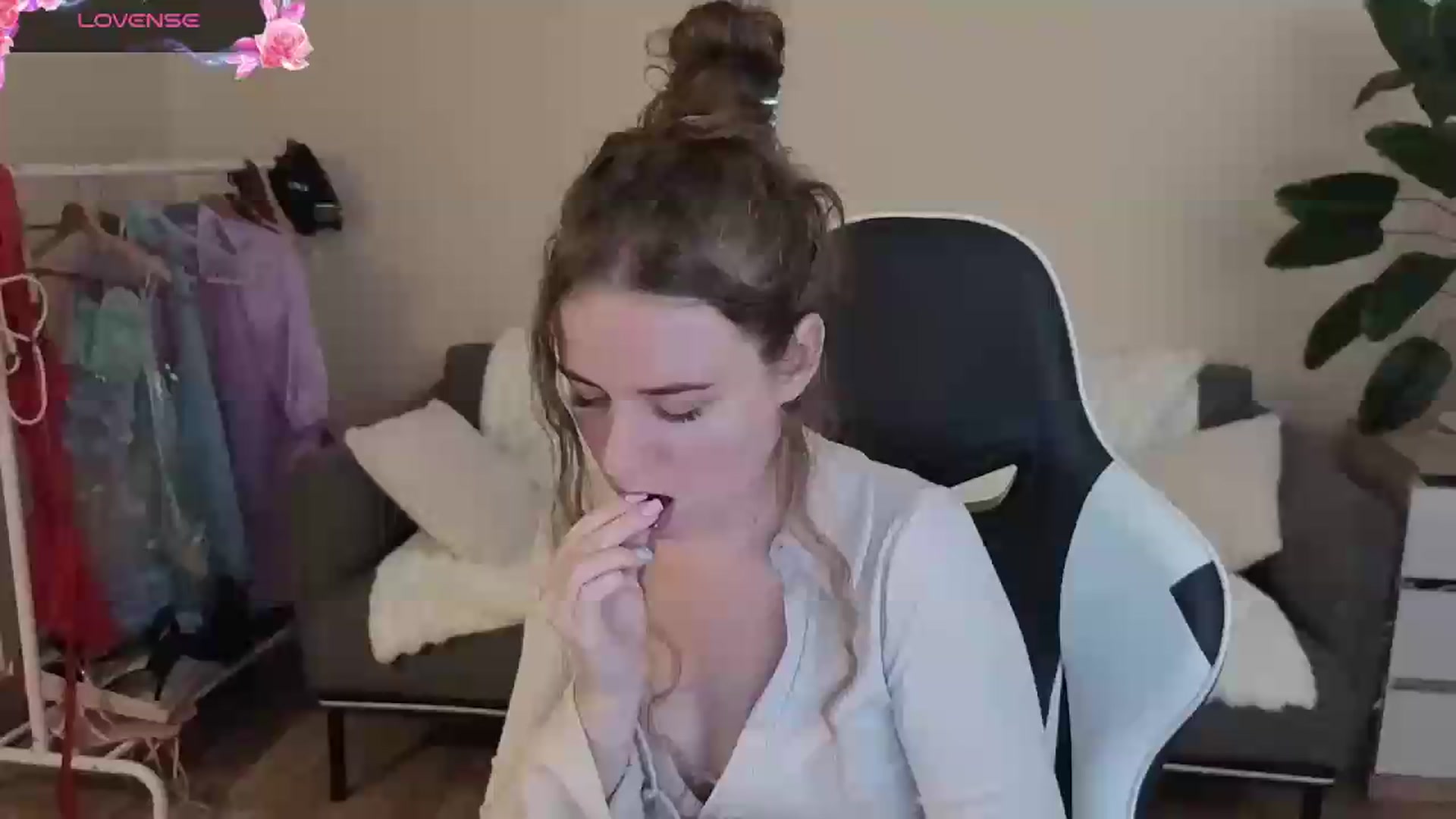 Gallery image thumbnail from BlueFlowerr's myfreecams stream on, 09/03/2026, 18:39 image 13 of 20