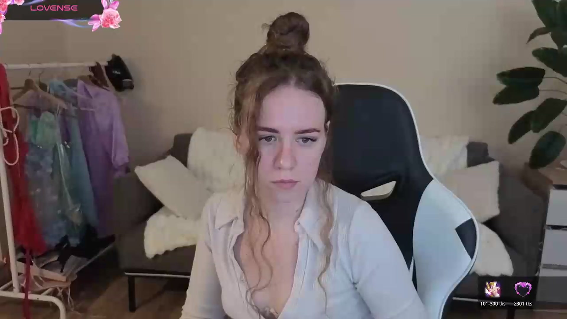 Gallery image thumbnail from BlueFlowerr's myfreecams stream on, 09/03/2026, 18:39 image 19 of 20