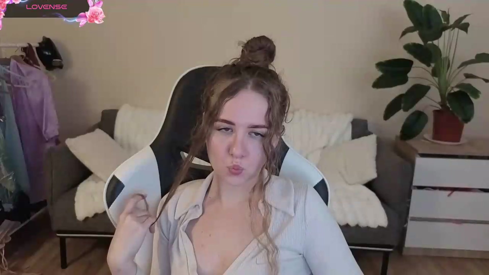 Gallery image thumbnail from BlueFlowerr's myfreecams stream on, 09/03/2026, 20:47 image 9 of 20