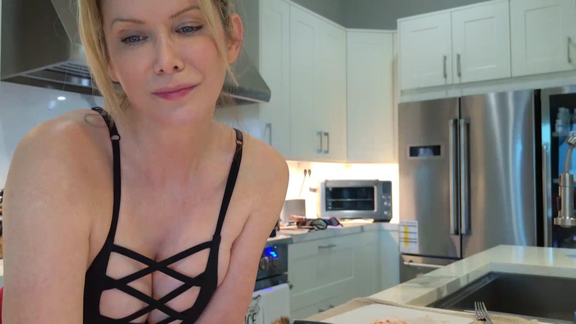Gallery image thumbnail from BlueRiverTX's myfreecams stream on, 02/12/2024, 23:15 image 17 of 20