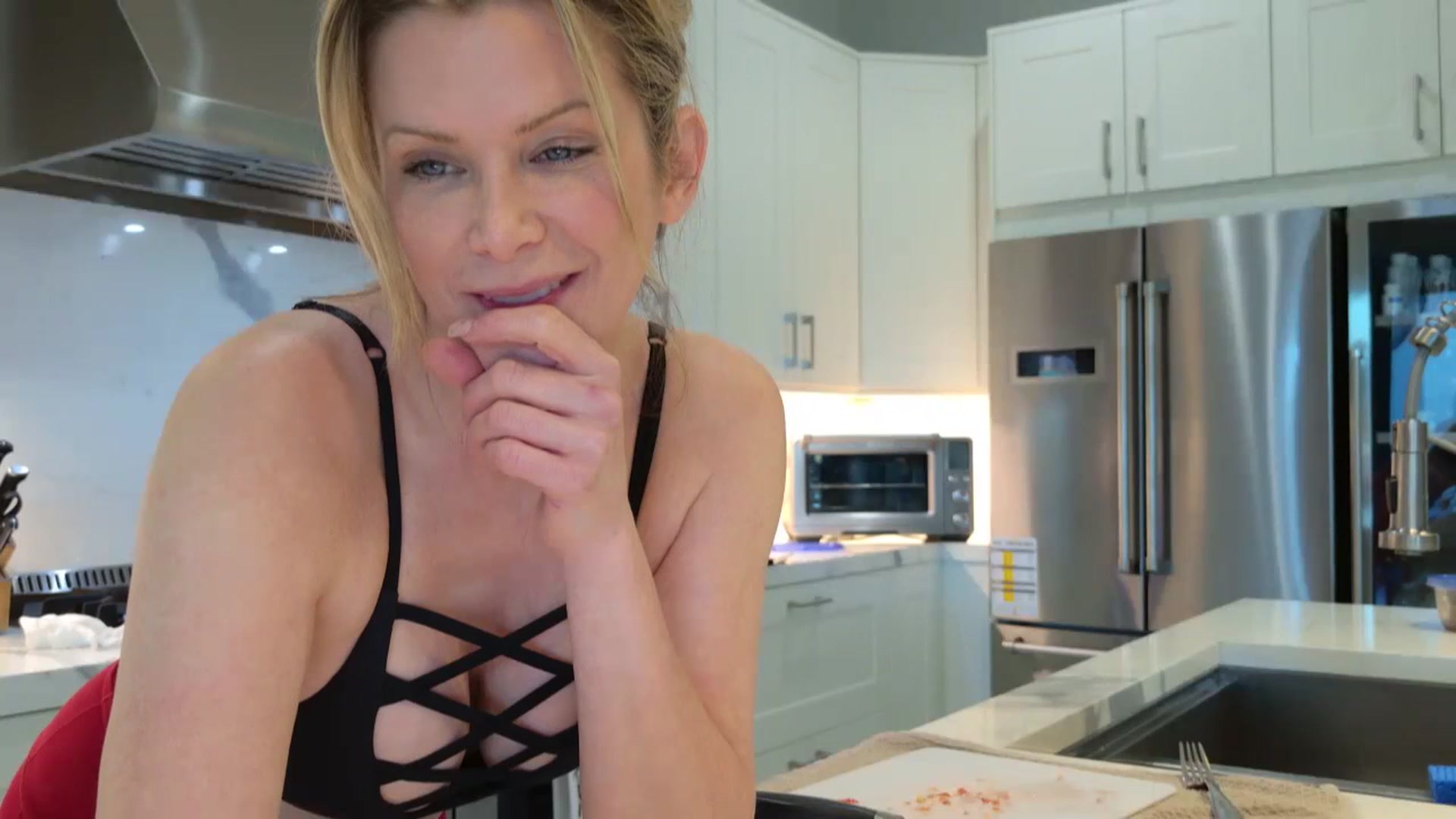 Gallery image thumbnail from BlueRiverTX's myfreecams stream on, 02/12/2024, 23:15 image 14 of 20