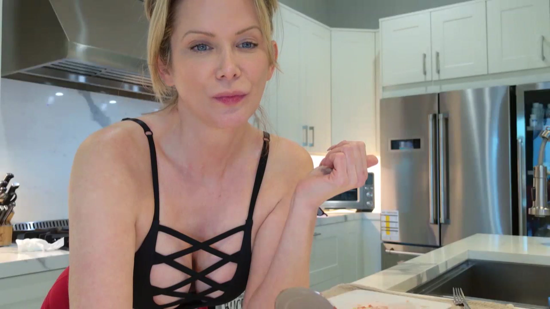 Gallery image thumbnail from BlueRiverTX's myfreecams stream on, 02/12/2024, 23:15 image 16 of 20