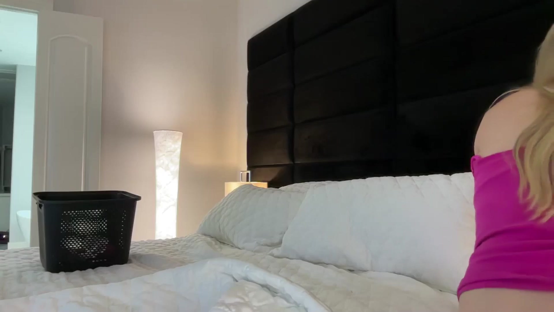 Gallery image thumbnail from BlueRiverTX's myfreecams stream on, 05/03/2024, 21:08 image 13 of 20