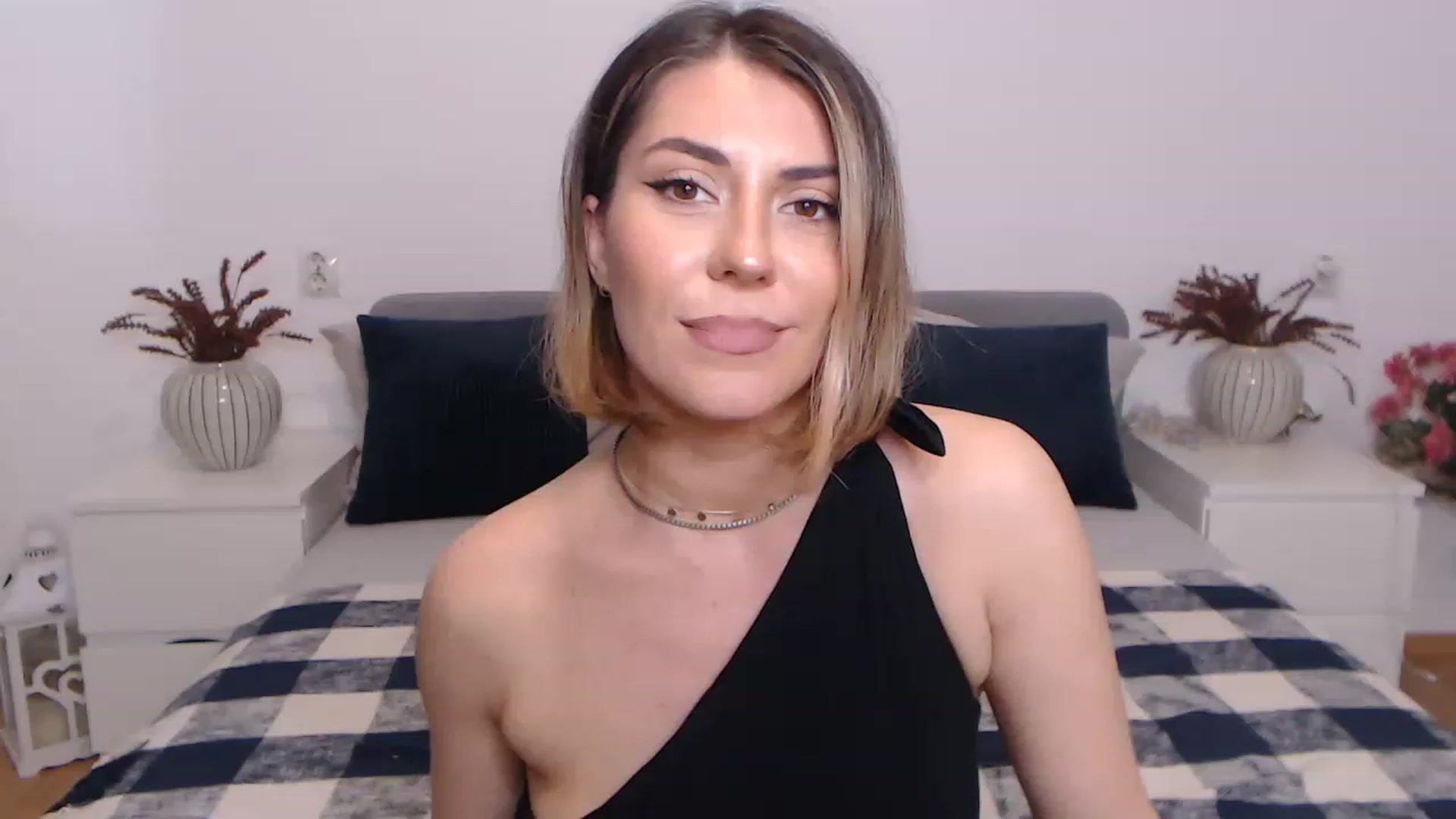 Gallery image thumbnail from BlueStocking's myfreecams stream on, 06/13/2023, 11:49 image 18 of 20
