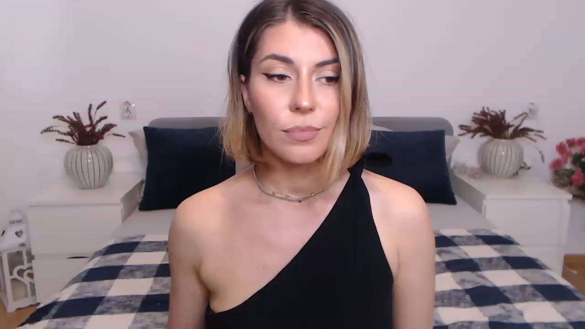 Gallery image thumbnail from BlueStocking's myfreecams stream on, 06/13/2023, 11:49 image 11 of 20