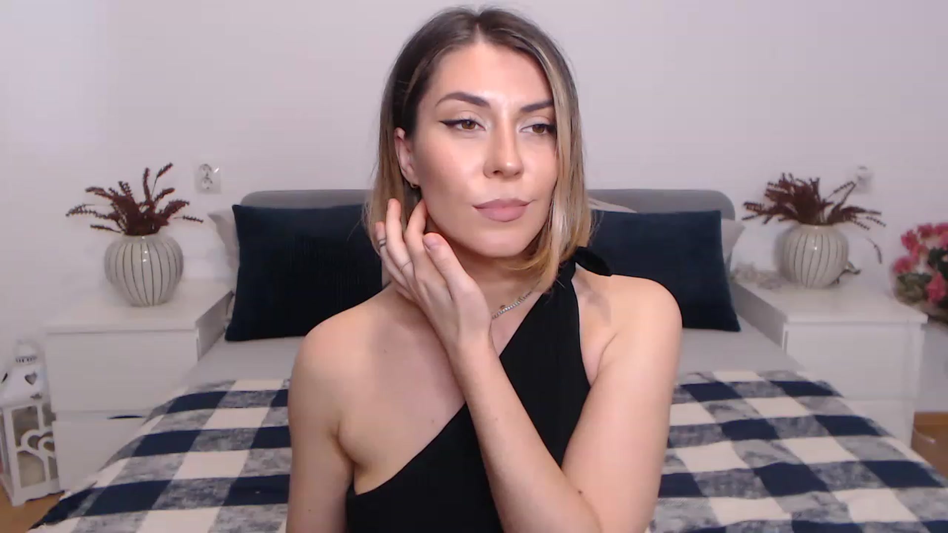 Gallery image thumbnail from BlueStocking's myfreecams stream on, 06/13/2023, 11:49 image 16 of 20
