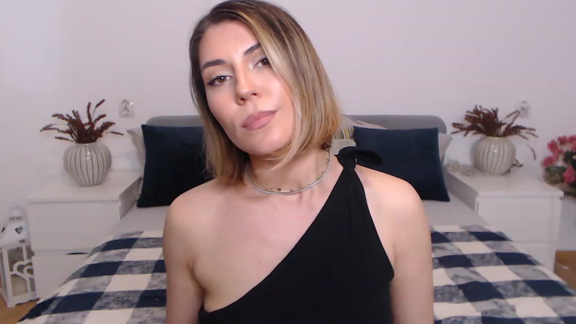 Gallery image thumbnail from BlueStocking's myfreecams stream on, 06/13/2023, 11:49 image 17 of 20