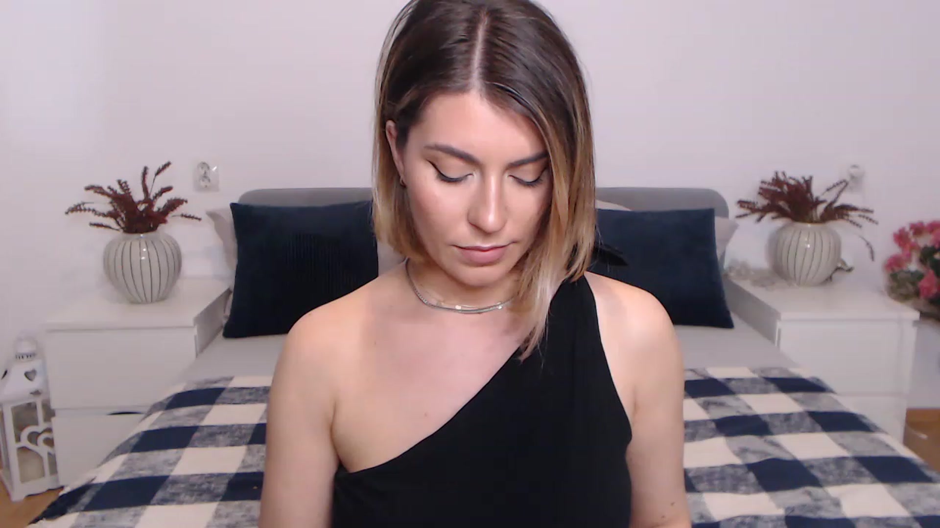 Gallery image thumbnail from BlueStocking's myfreecams stream on, 06/13/2023, 11:49 image 6 of 20
