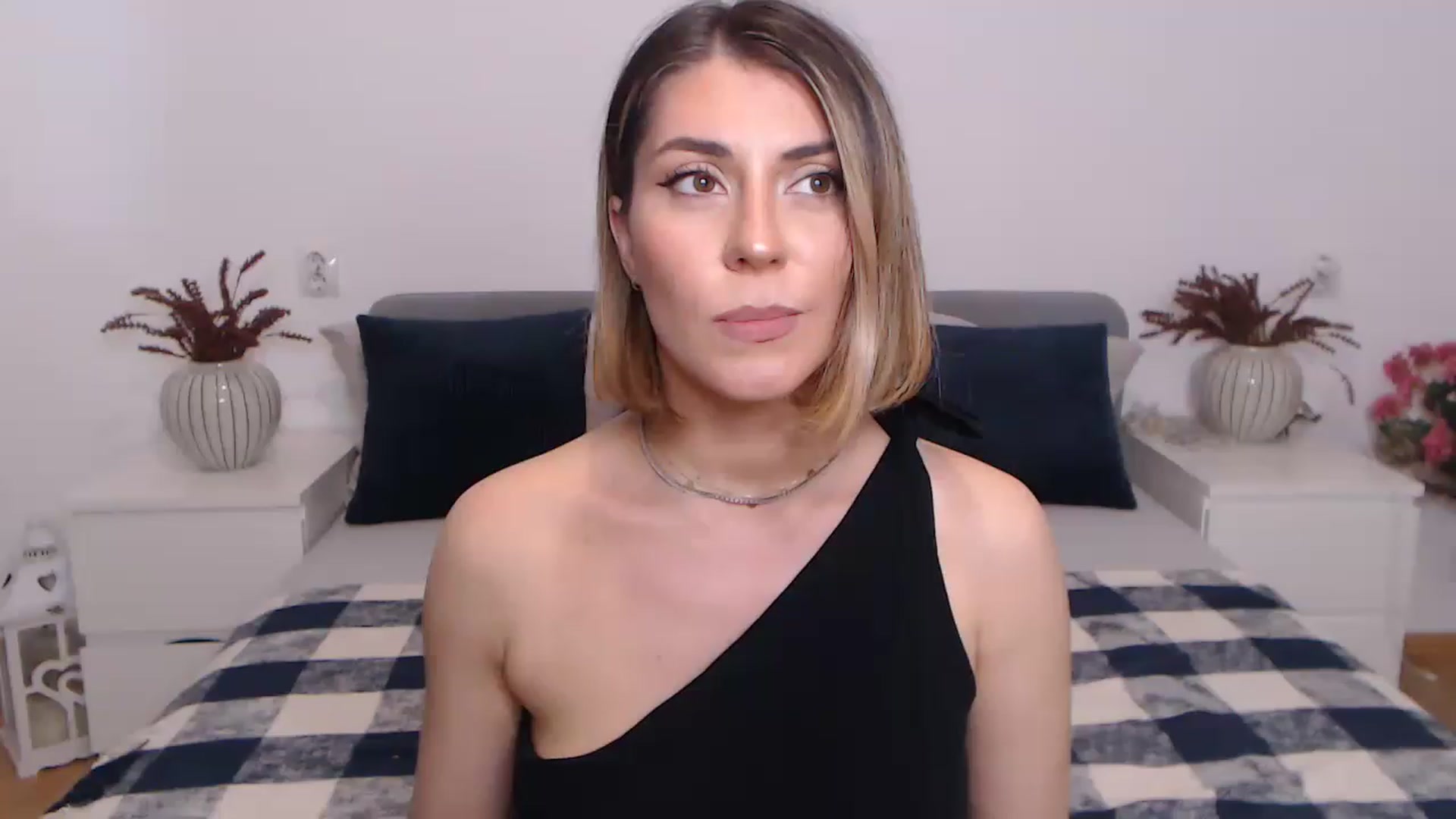Gallery image thumbnail from BlueStocking's myfreecams stream on, 06/13/2023, 11:49 image 4 of 20