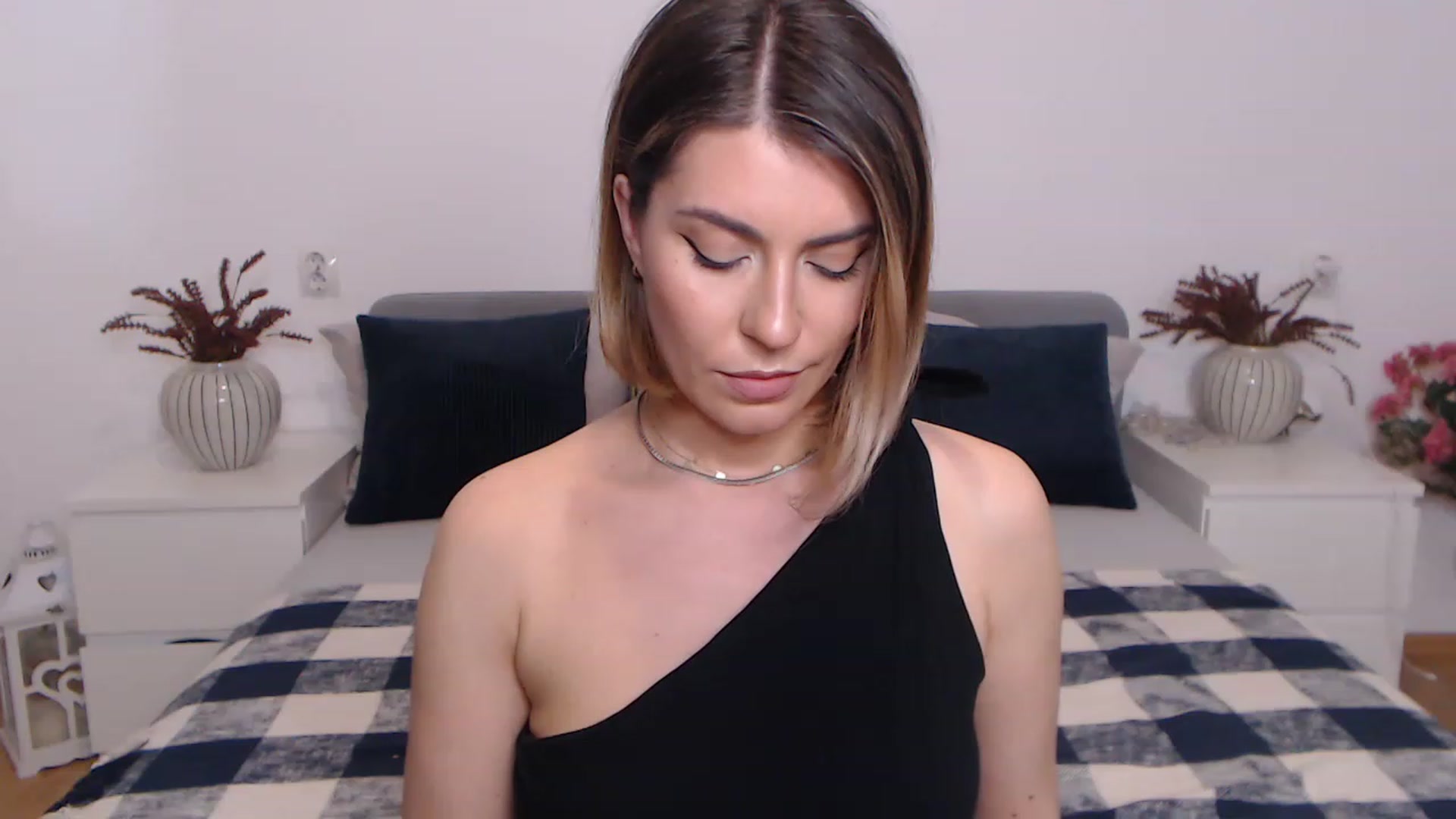 Gallery image thumbnail from BlueStocking's myfreecams stream on, 06/13/2023, 11:49 image 2 of 20