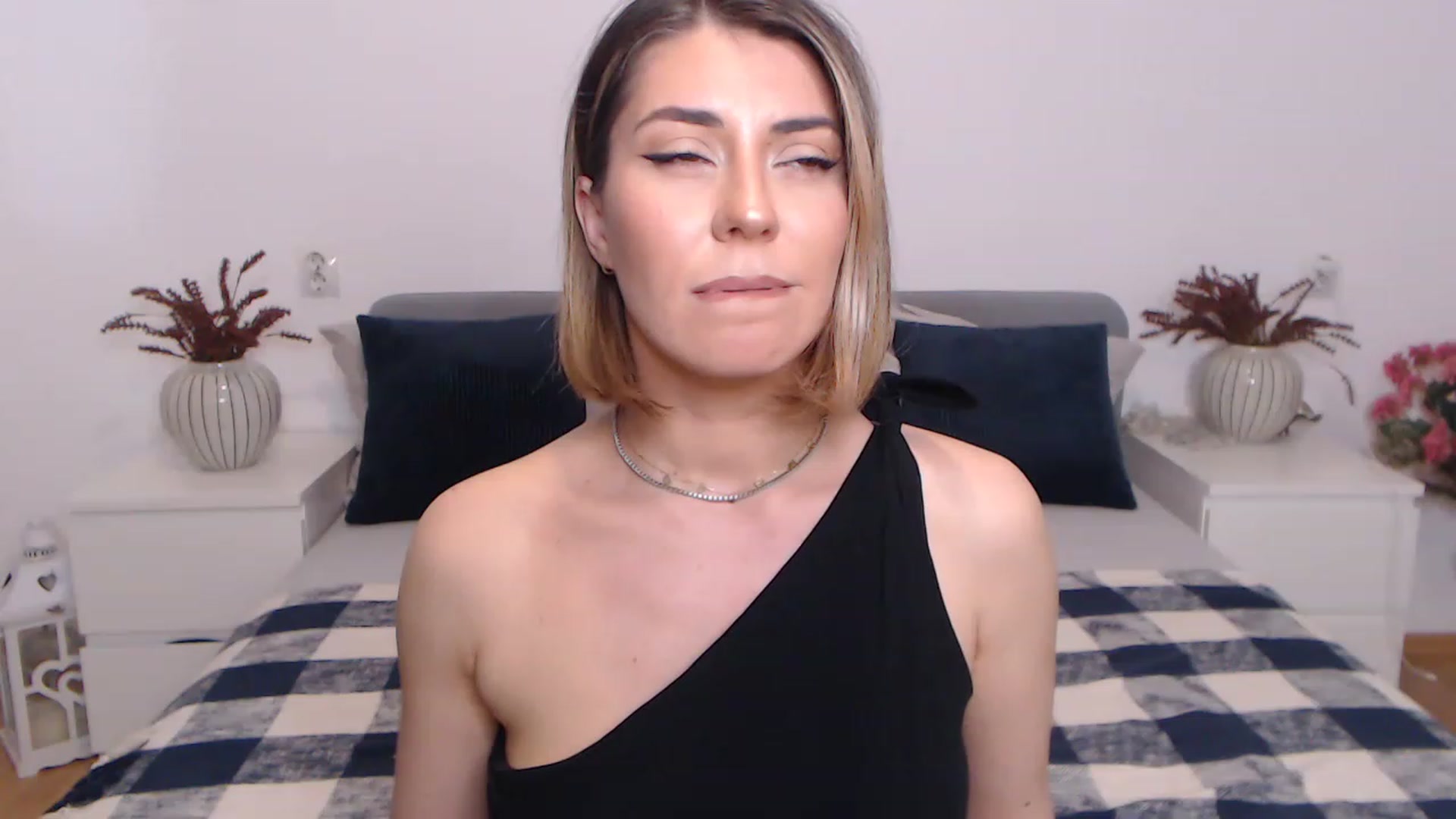 Gallery image thumbnail from BlueStocking's myfreecams stream on, 06/13/2023, 11:49 image 1 of 20