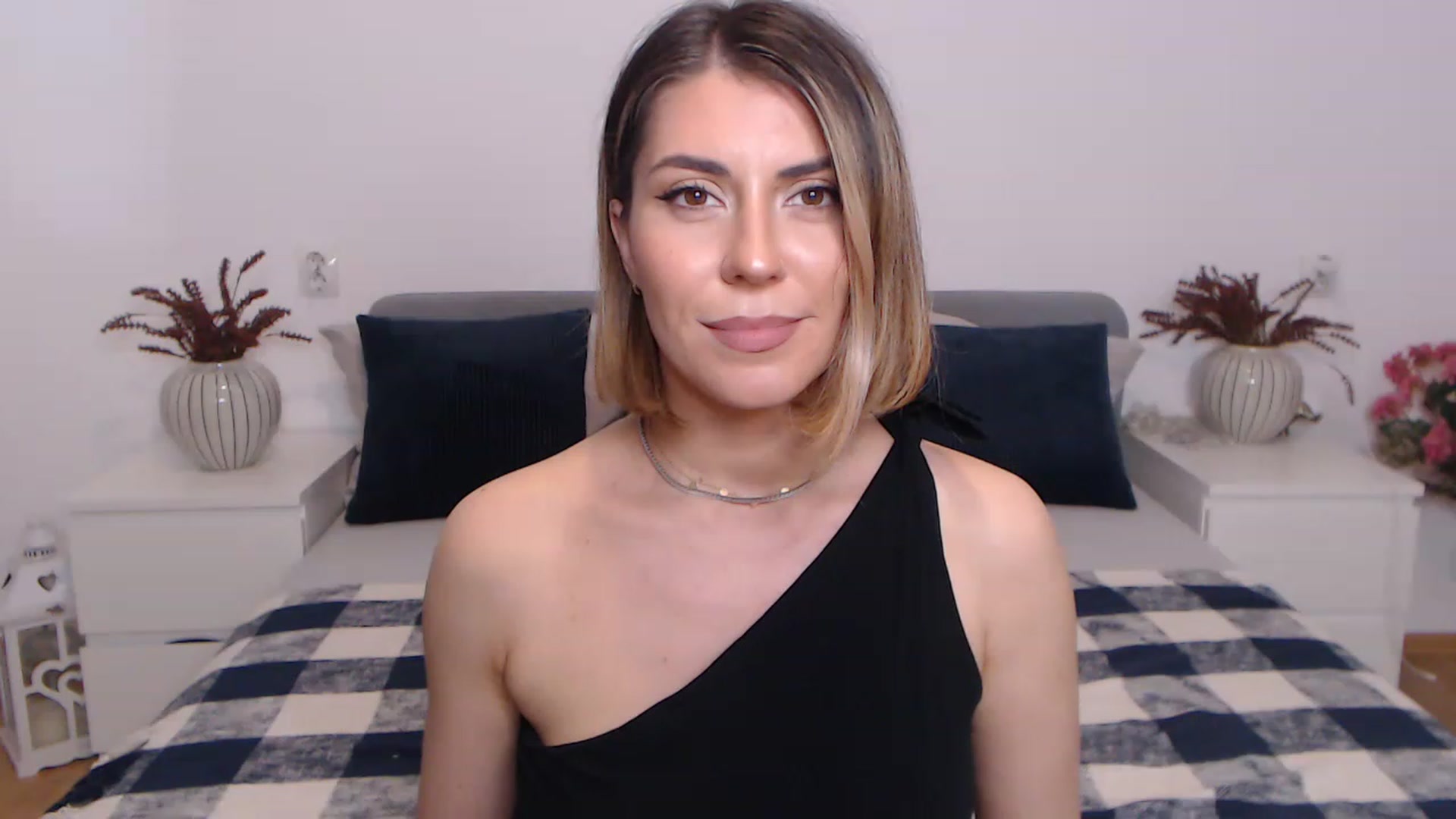 Gallery image thumbnail from BlueStocking's myfreecams stream on, 06/13/2023, 11:49 image 5 of 20