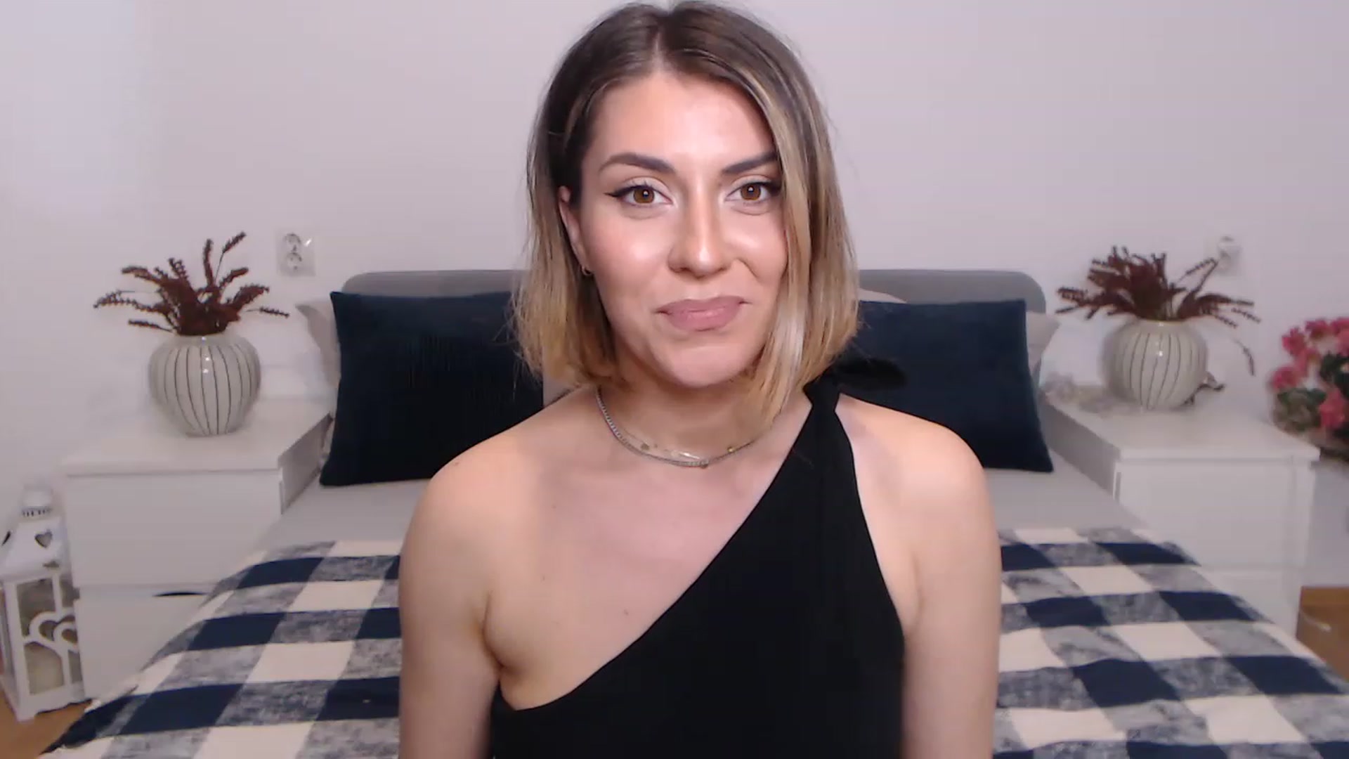 Gallery image thumbnail from BlueStocking's myfreecams stream on, 06/13/2023, 11:49 image 10 of 20