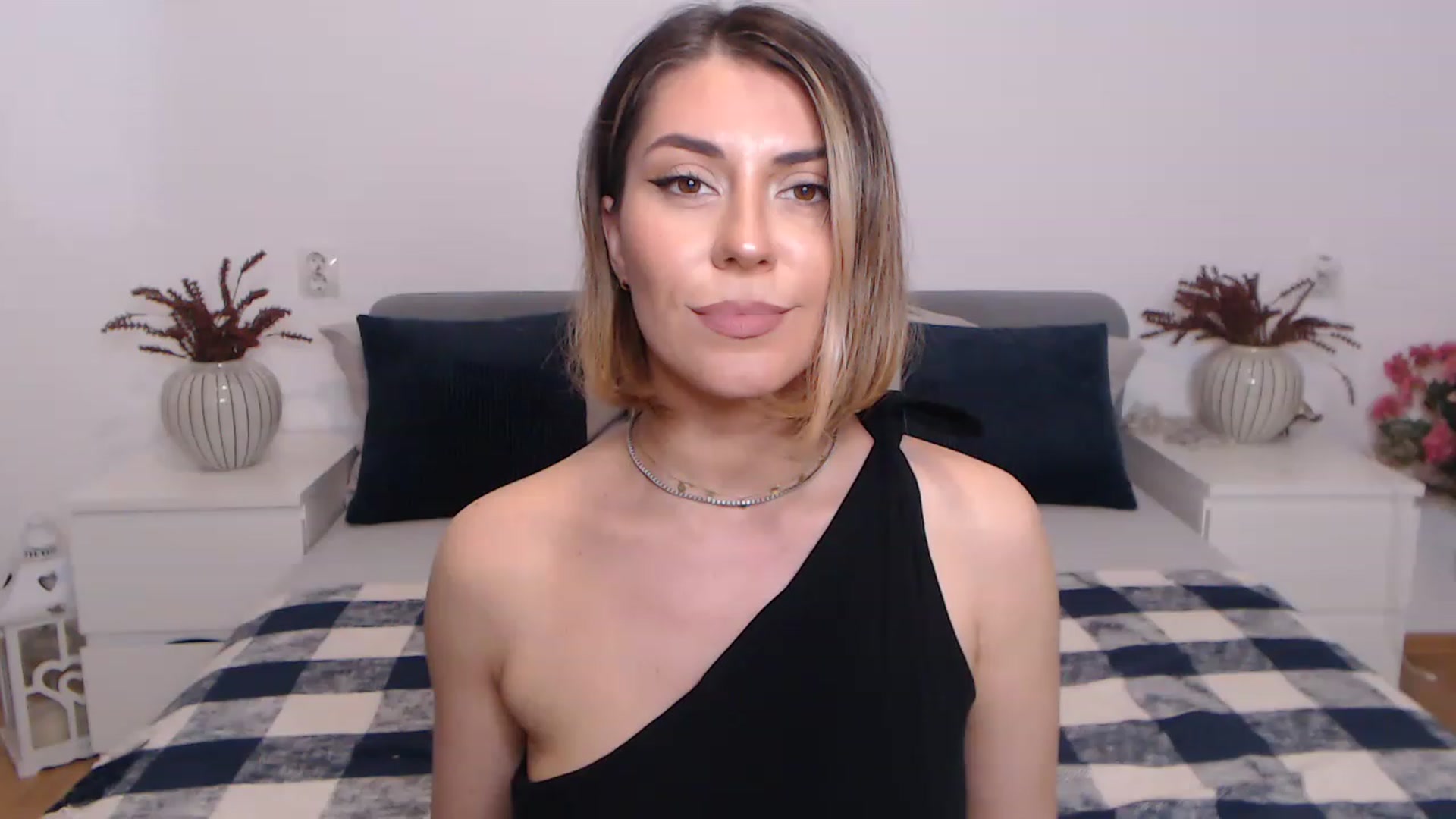 Gallery image thumbnail from BlueStocking's myfreecams stream on, 06/13/2023, 11:49 image 19 of 20