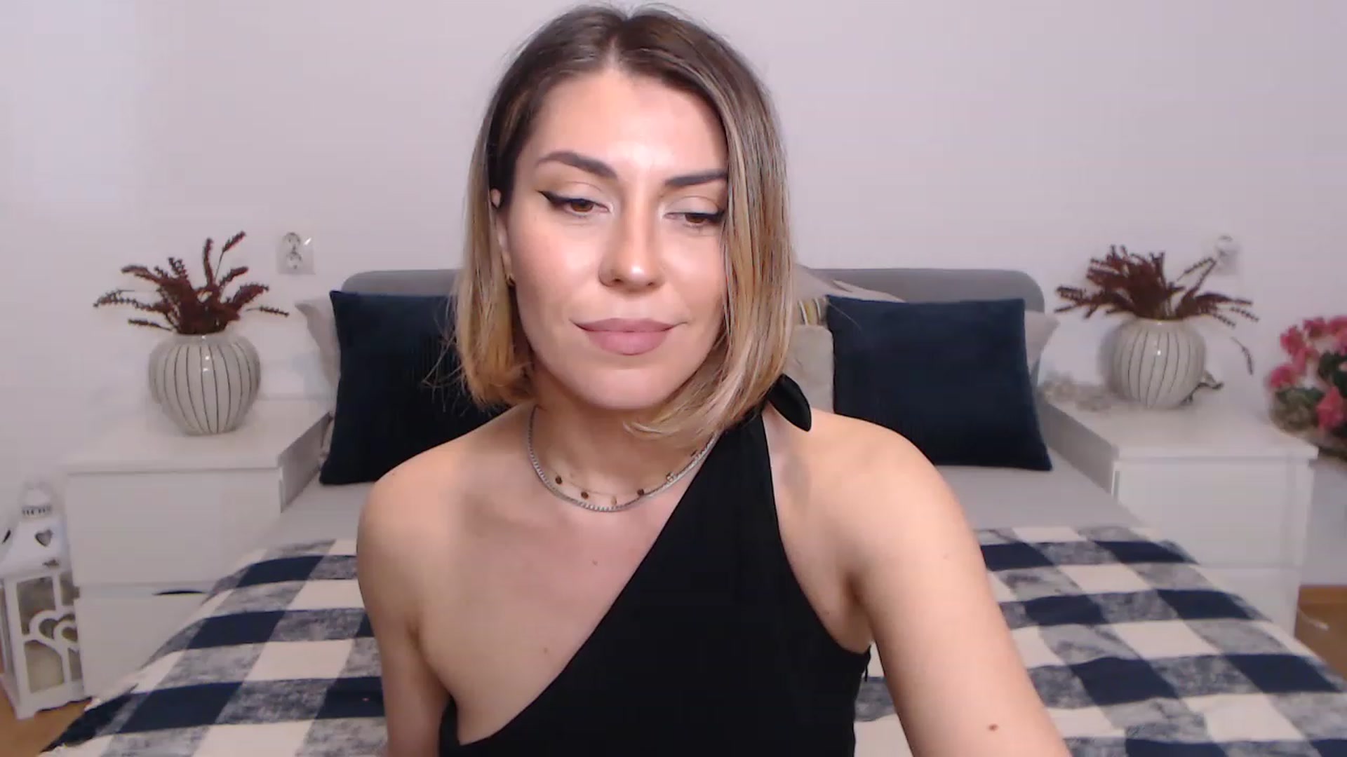 Gallery image thumbnail from BlueStocking's myfreecams stream on, 06/13/2023, 12:50 image 1 of 20