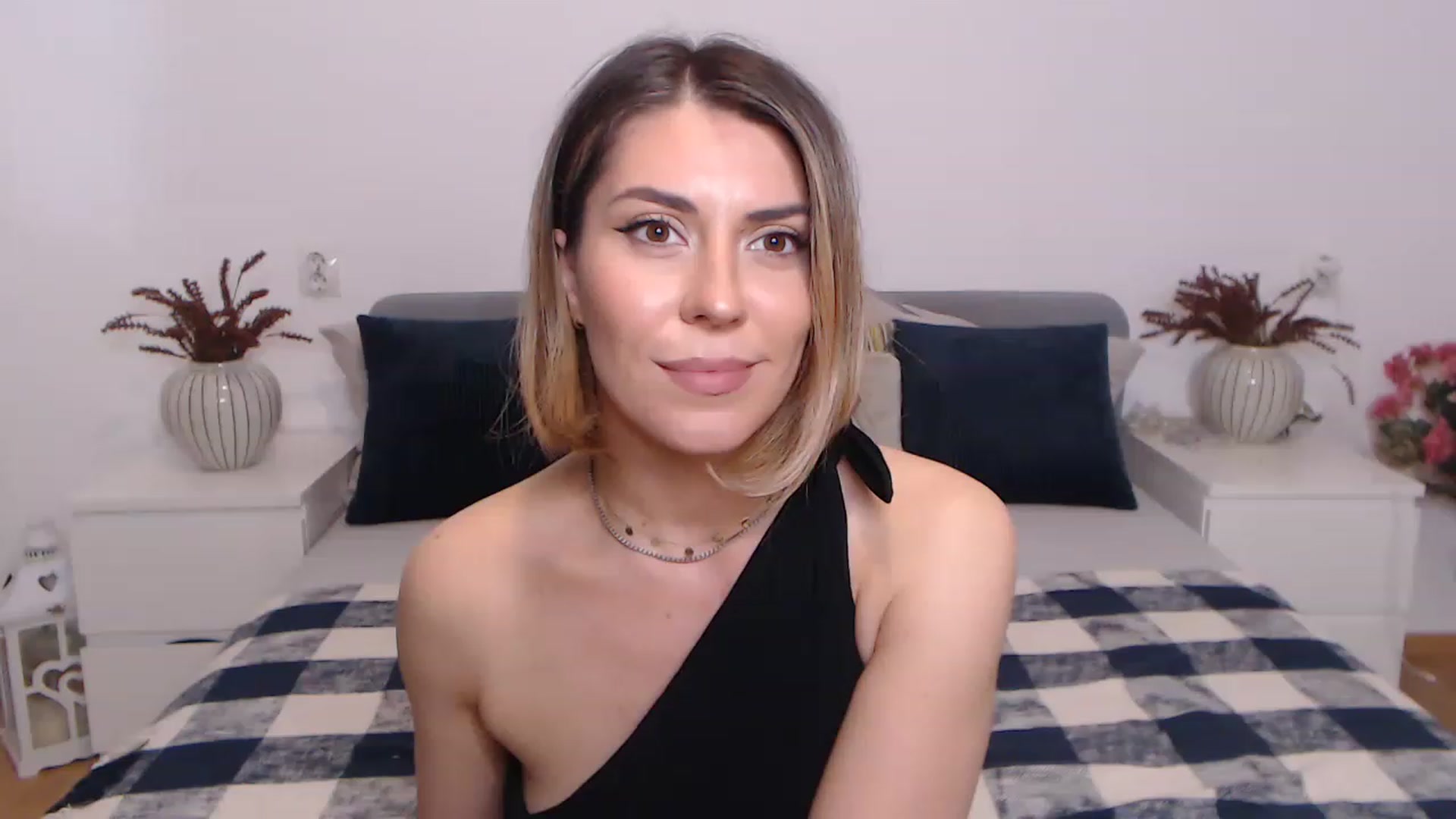 Gallery image thumbnail from BlueStocking's myfreecams stream on, 06/13/2023, 12:50 image 4 of 20