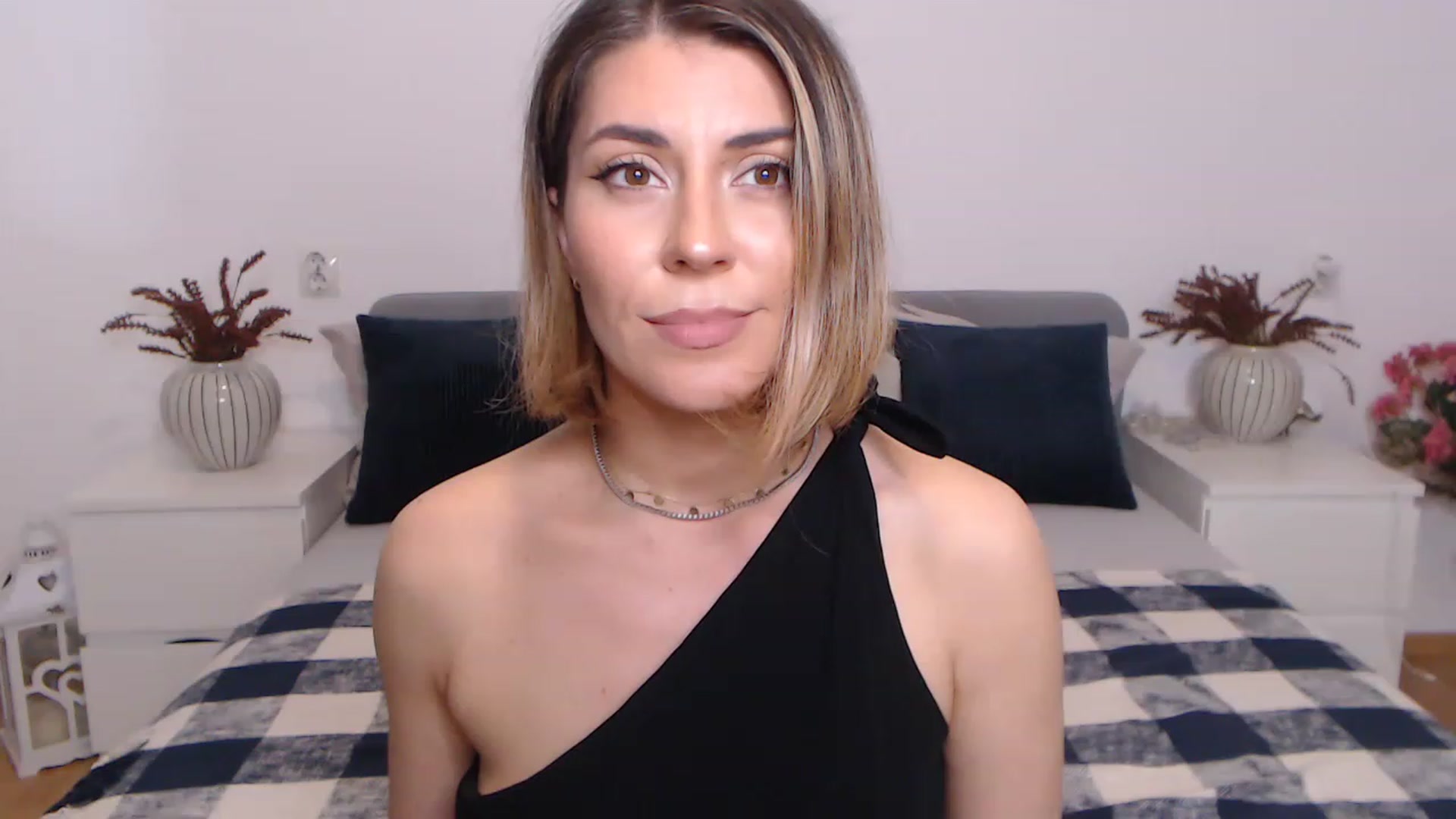 Gallery image thumbnail from BlueStocking's myfreecams stream on, 06/13/2023, 12:50 image 18 of 20