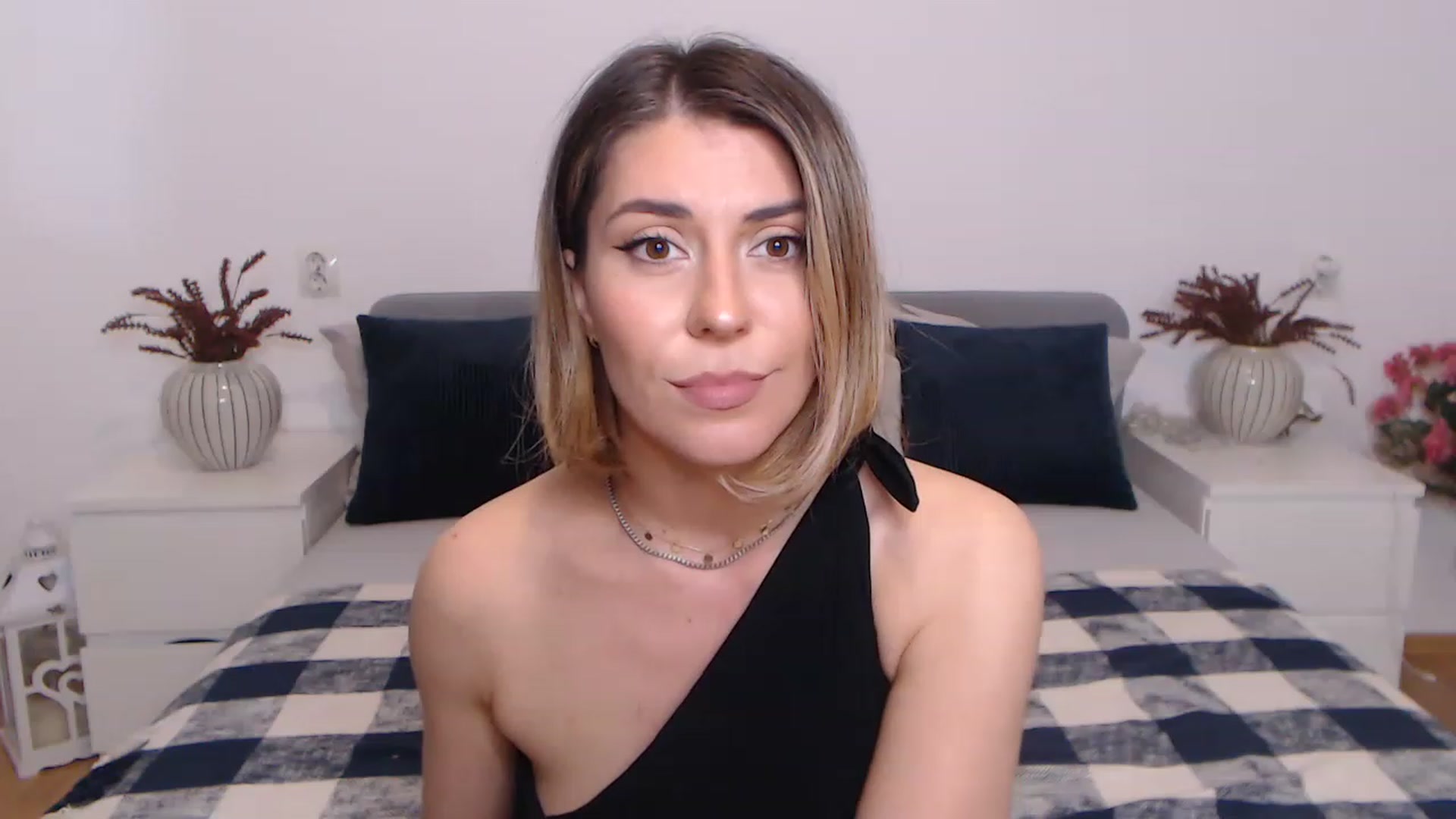 Gallery image thumbnail from BlueStocking's myfreecams stream on, 06/13/2023, 12:50 image 3 of 20