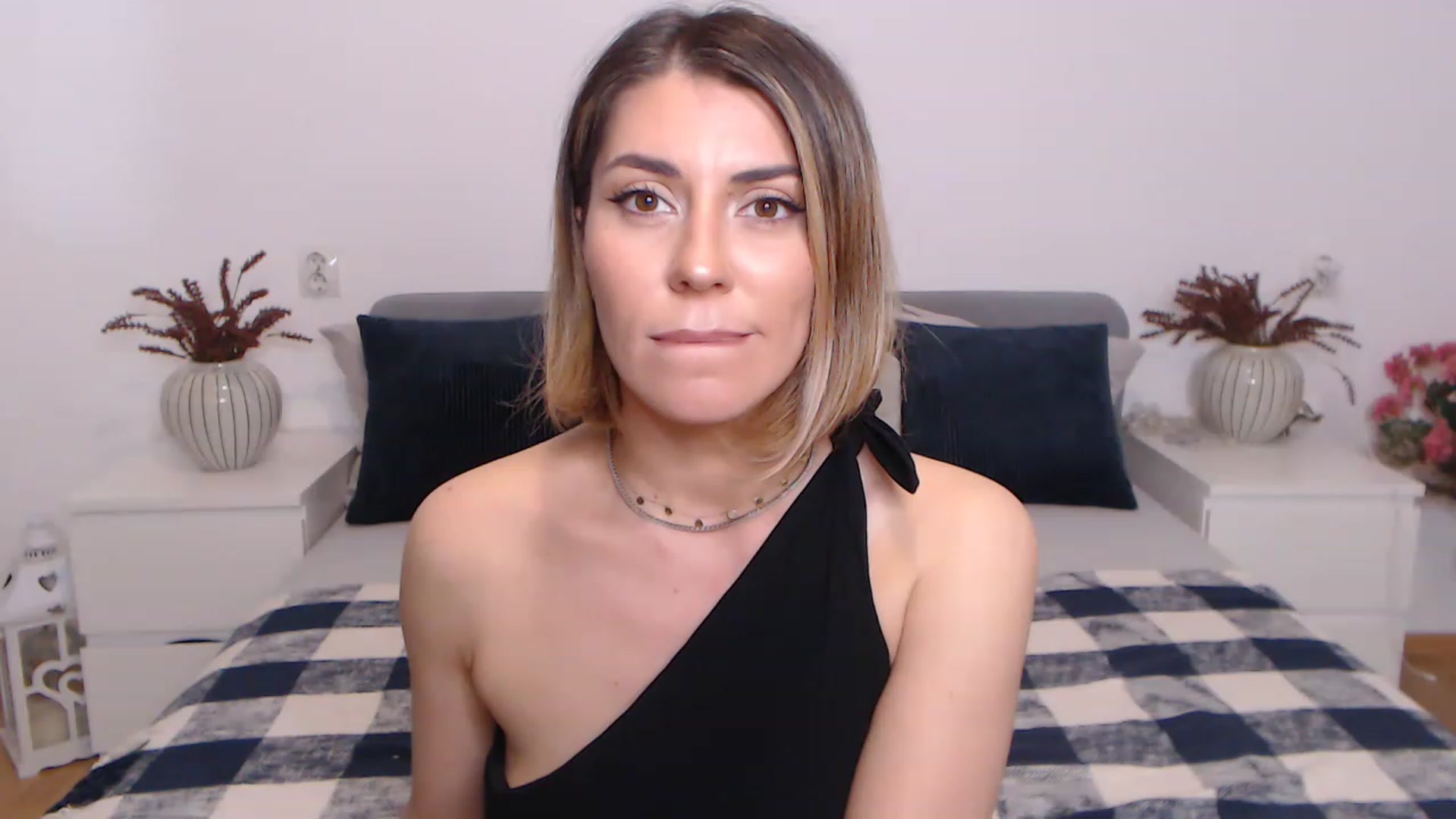 Gallery image thumbnail from BlueStocking's myfreecams stream on, 06/13/2023, 12:50 image 7 of 20
