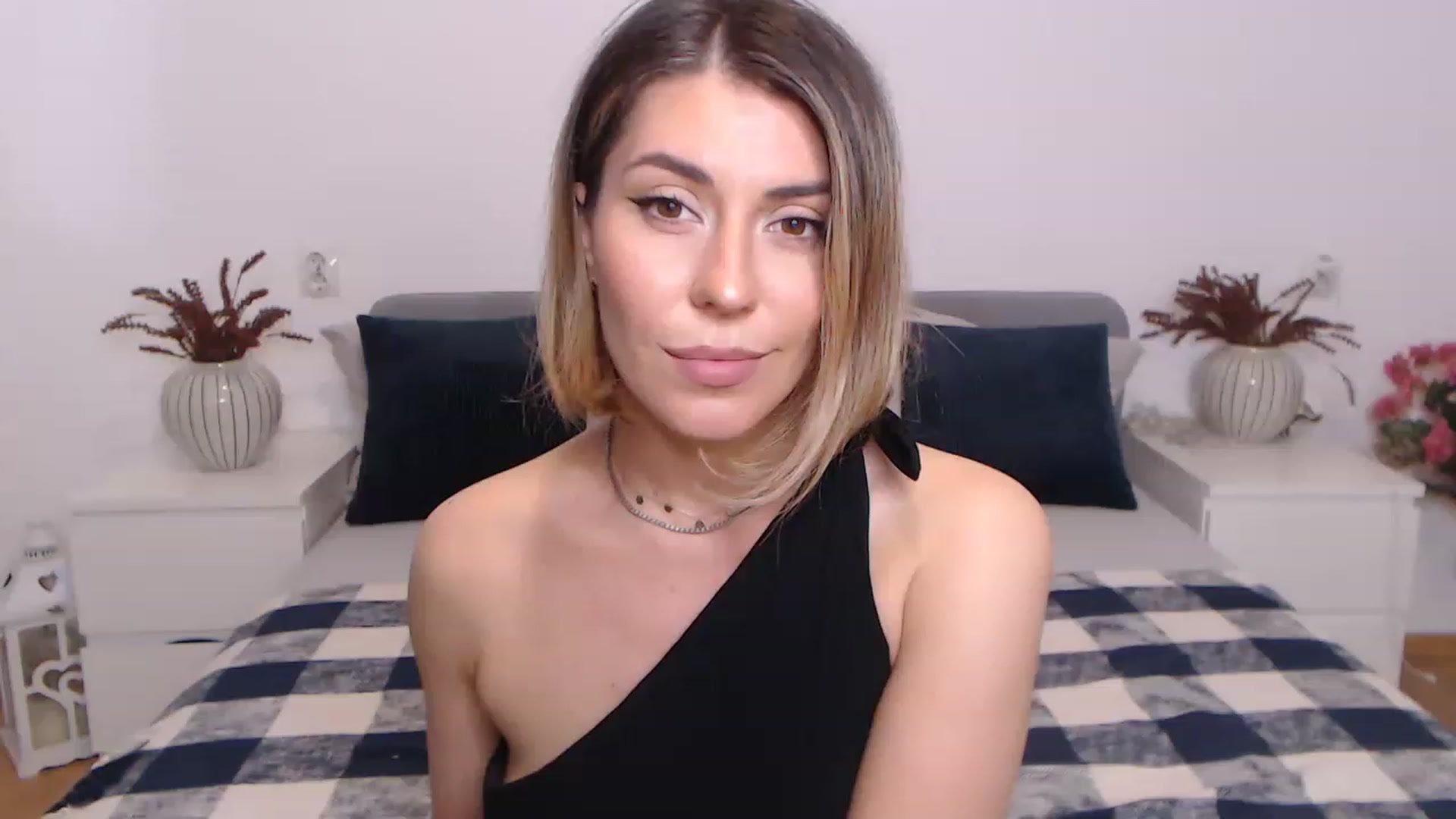 Gallery image thumbnail from BlueStocking's myfreecams stream on, 06/13/2023, 12:50 image 6 of 20