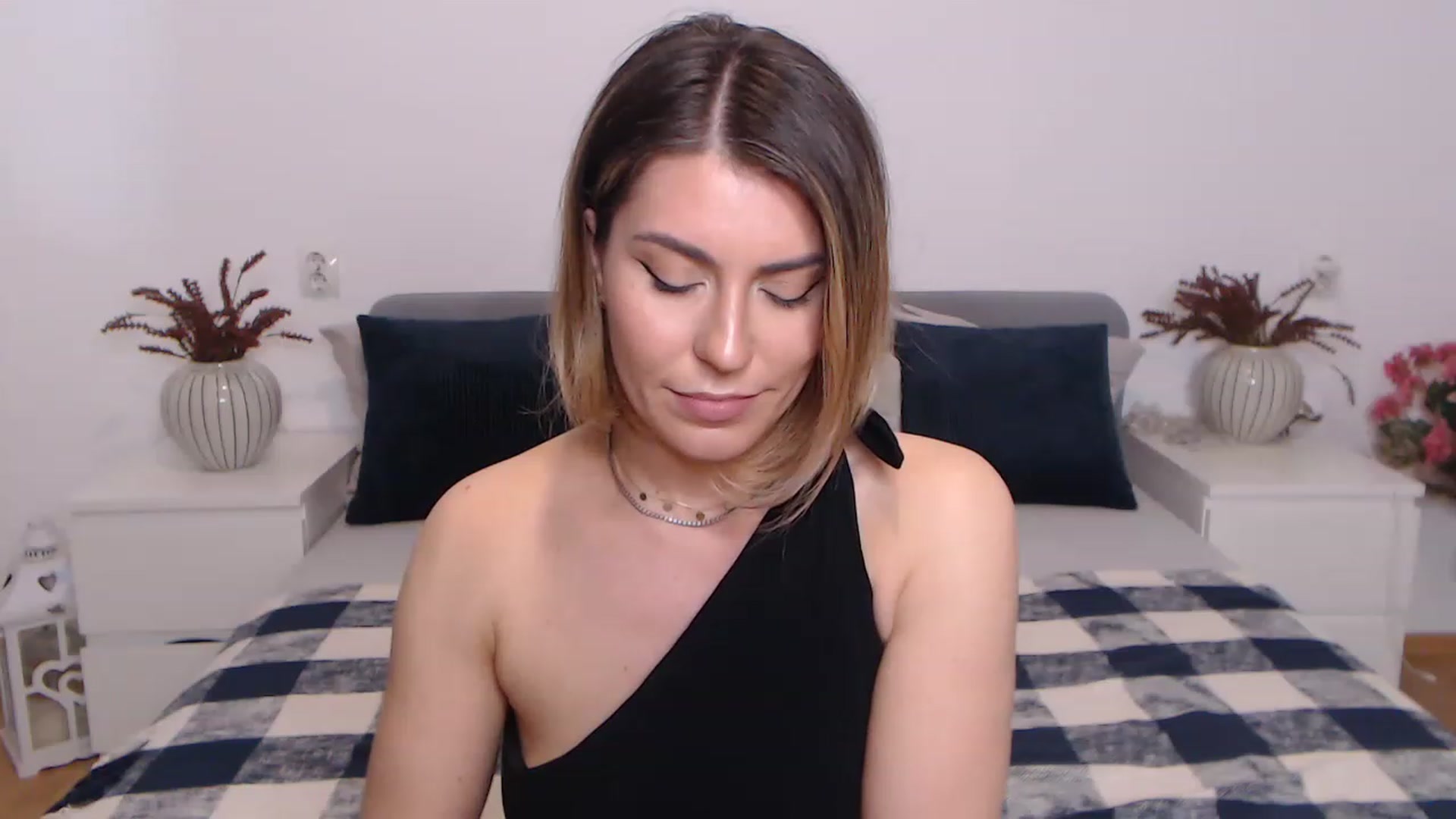 Gallery image thumbnail from BlueStocking's myfreecams stream on, 06/13/2023, 12:50 image 5 of 20