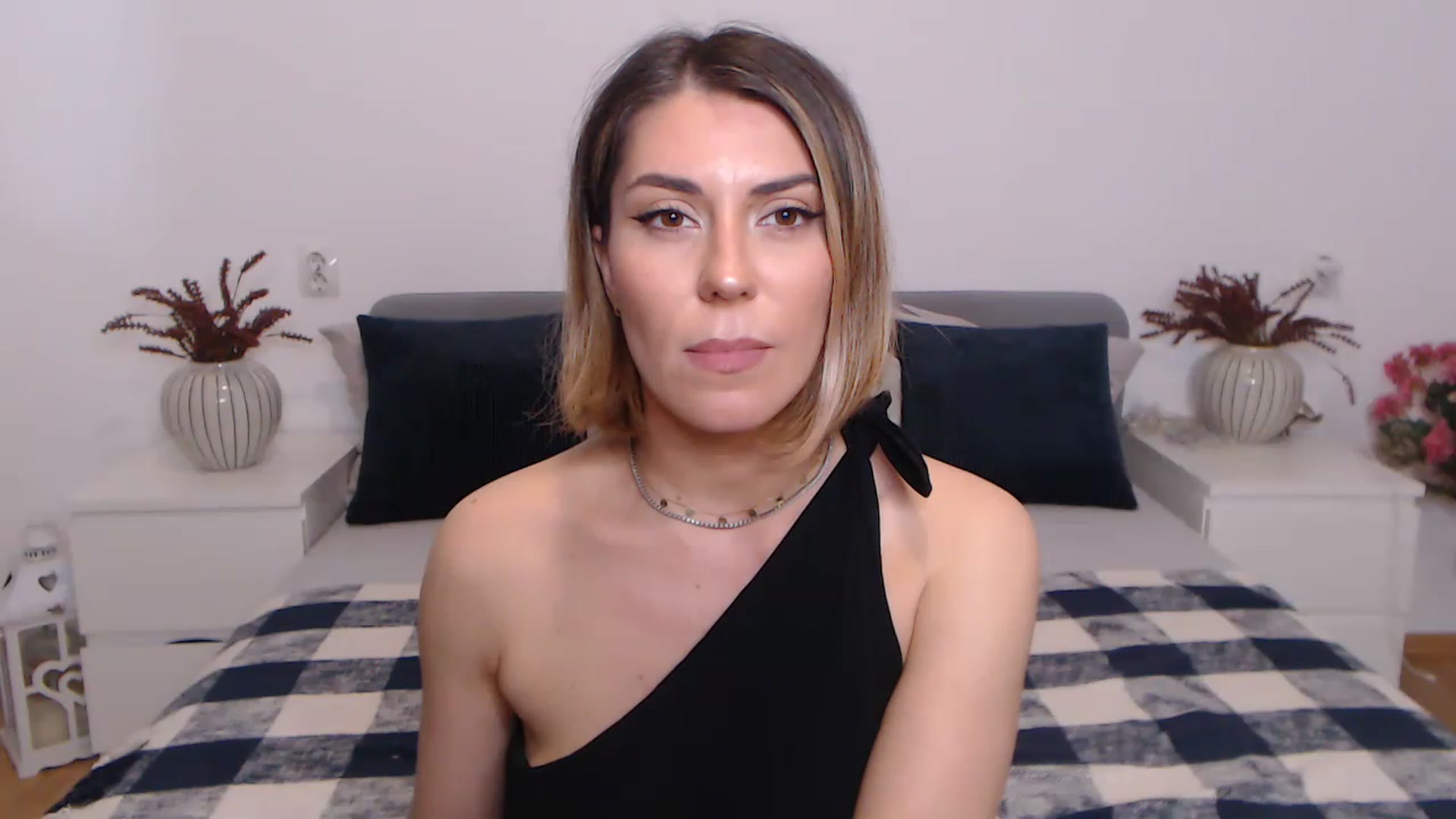 Gallery image thumbnail from BlueStocking's myfreecams stream on, 06/13/2023, 12:50 image 12 of 20