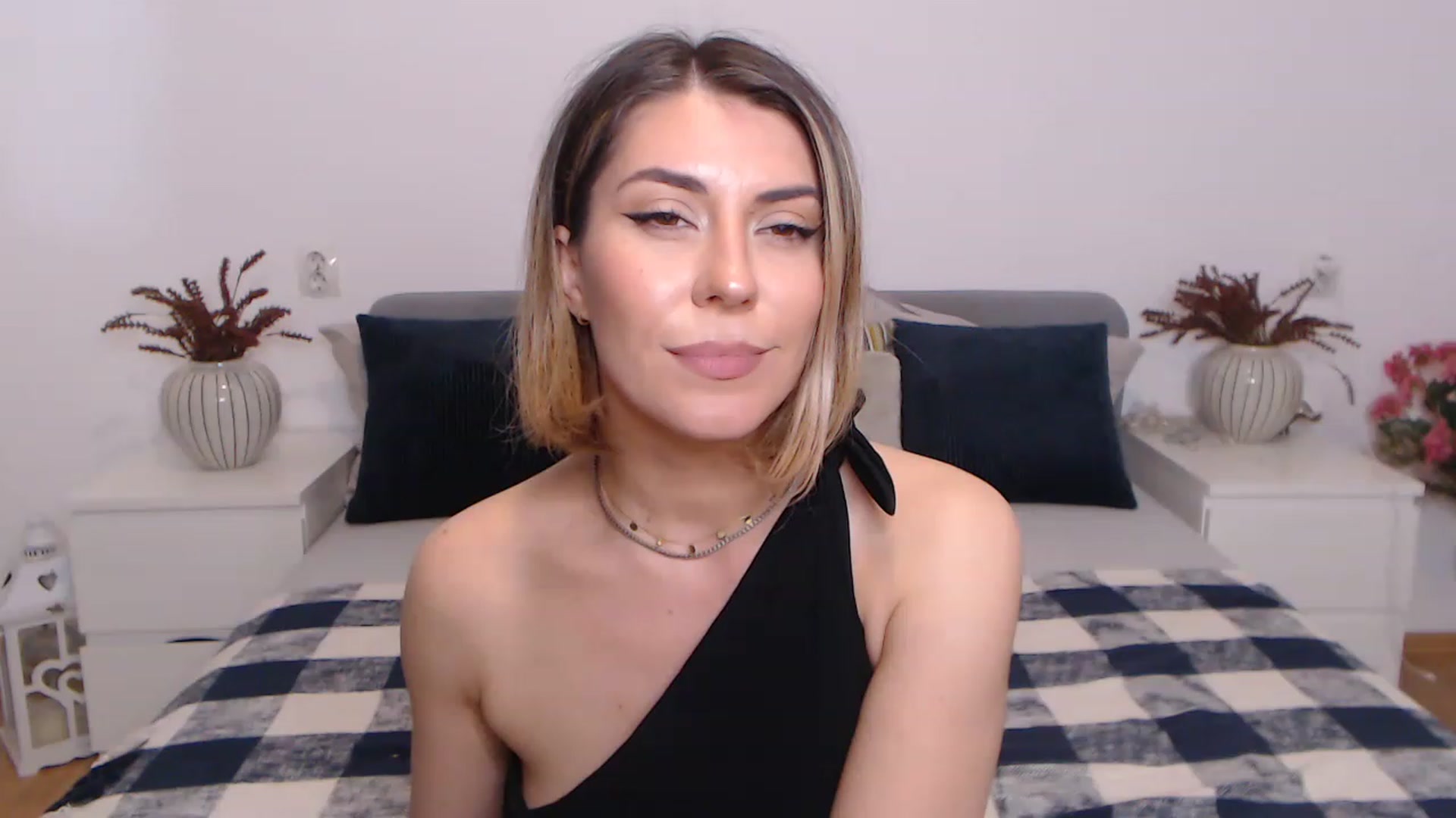 Gallery image thumbnail from BlueStocking's myfreecams stream on, 06/13/2023, 12:50 image 14 of 20