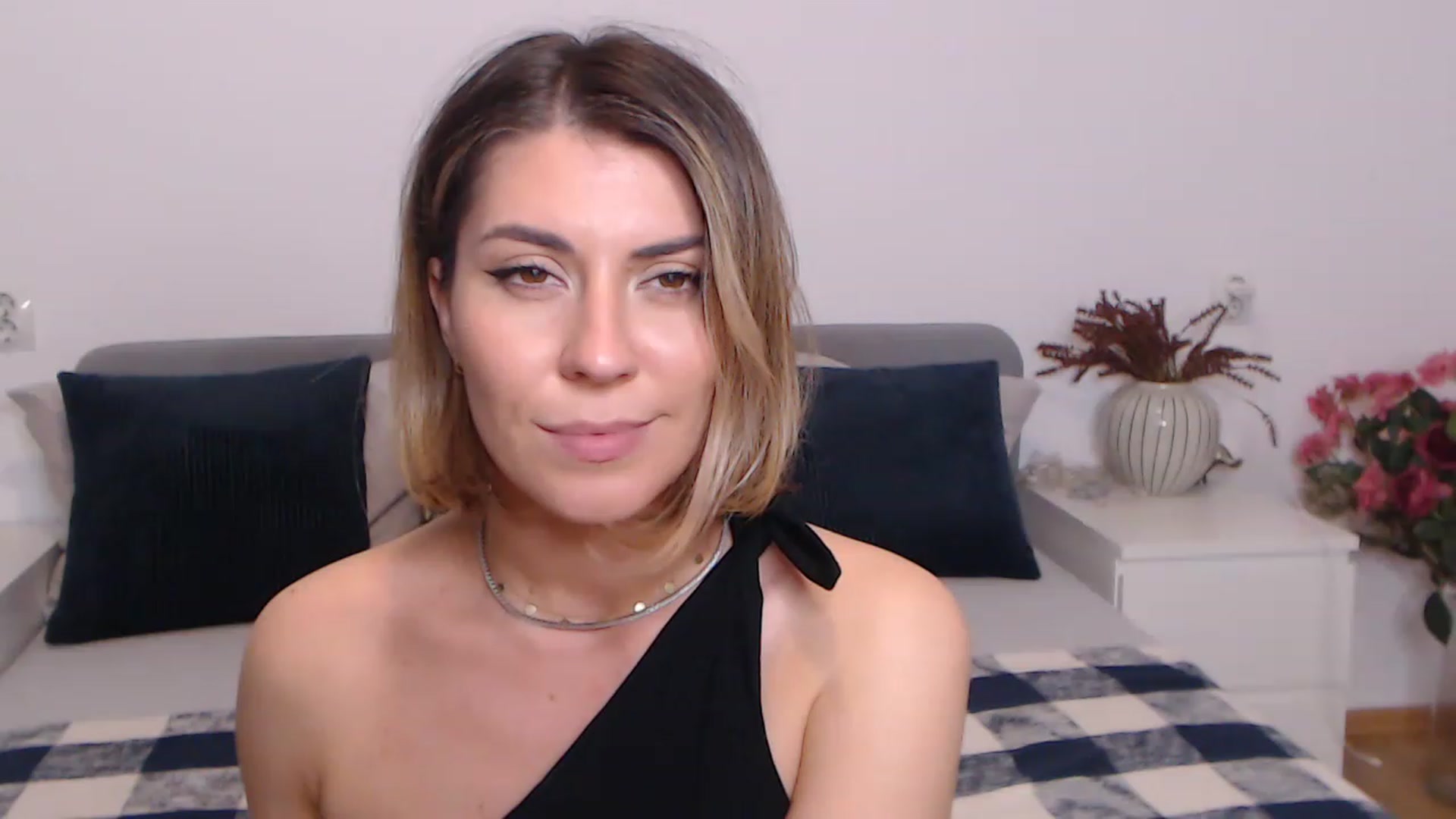 Gallery image thumbnail from BlueStocking's myfreecams stream on, 06/13/2023, 16:47 image 4 of 20