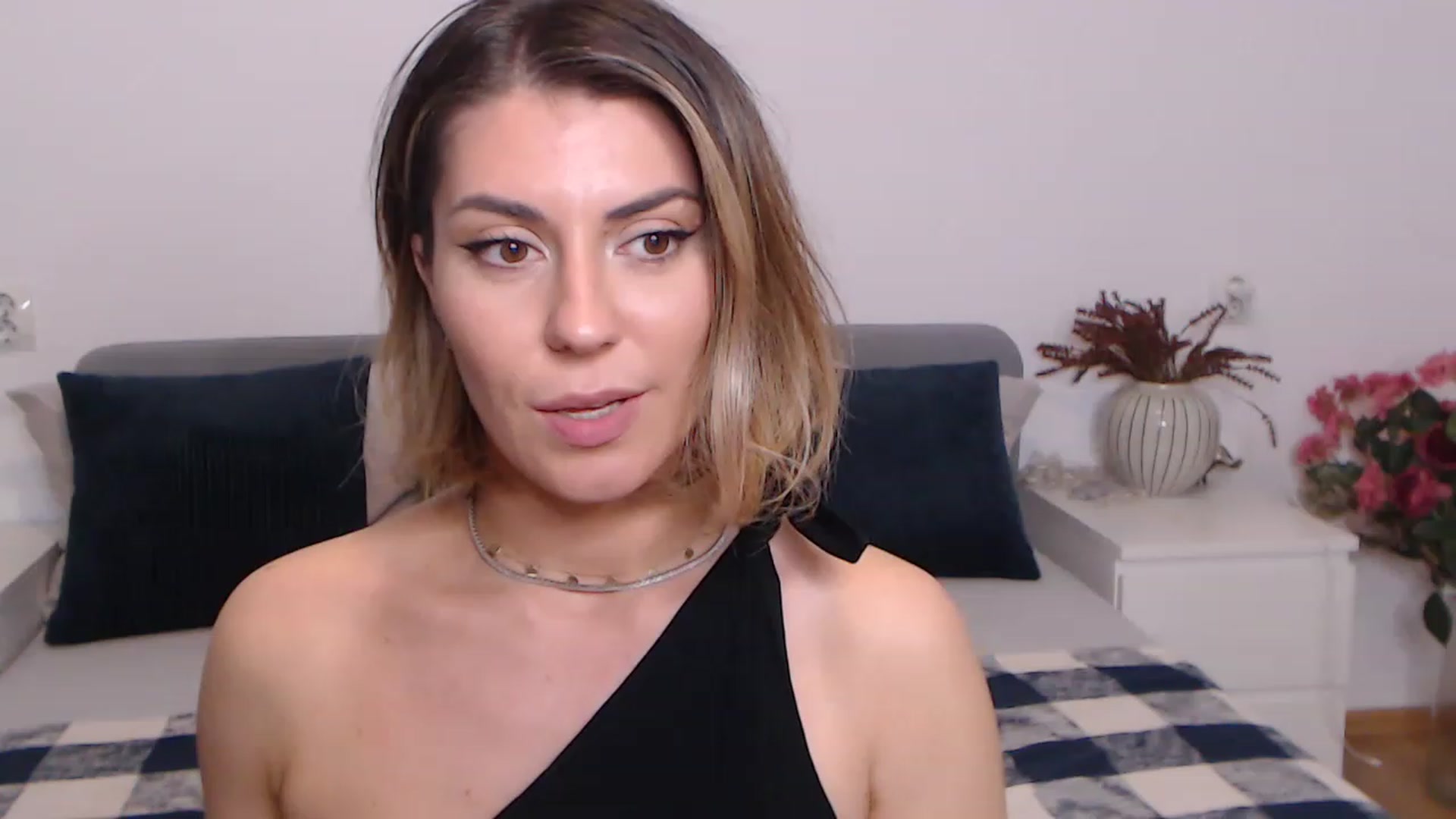 Gallery image thumbnail from BlueStocking's myfreecams stream on, 06/13/2023, 16:47 image 10 of 20