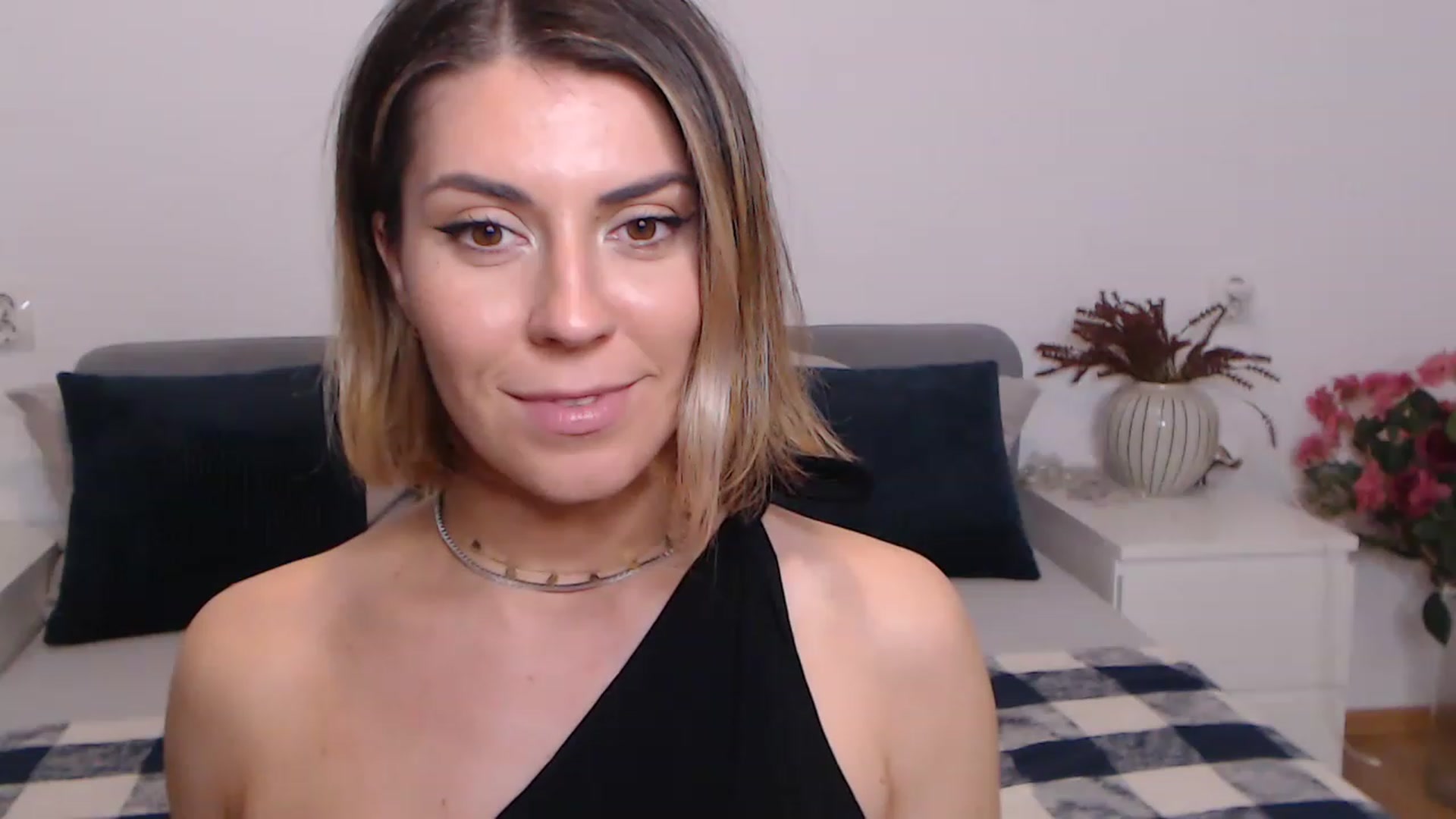 Gallery image thumbnail from BlueStocking's myfreecams stream on, 06/13/2023, 16:47 image 18 of 20