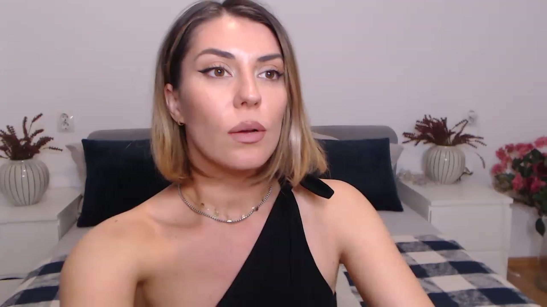 Gallery image thumbnail from BlueStocking's myfreecams stream on, 06/13/2023, 16:47 image 20 of 20