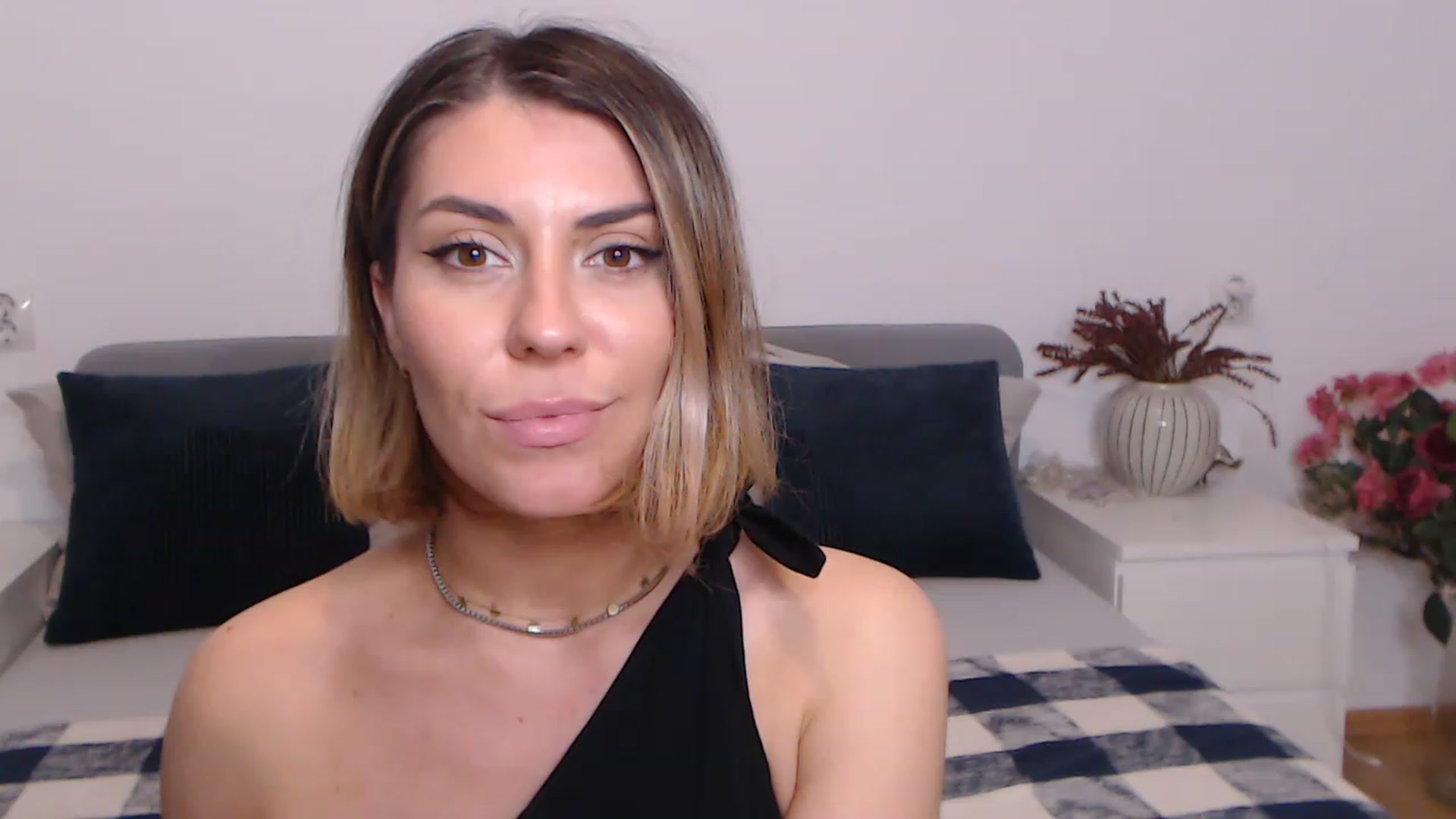 Gallery image thumbnail from BlueStocking's myfreecams stream on, 06/13/2023, 16:47 image 16 of 20