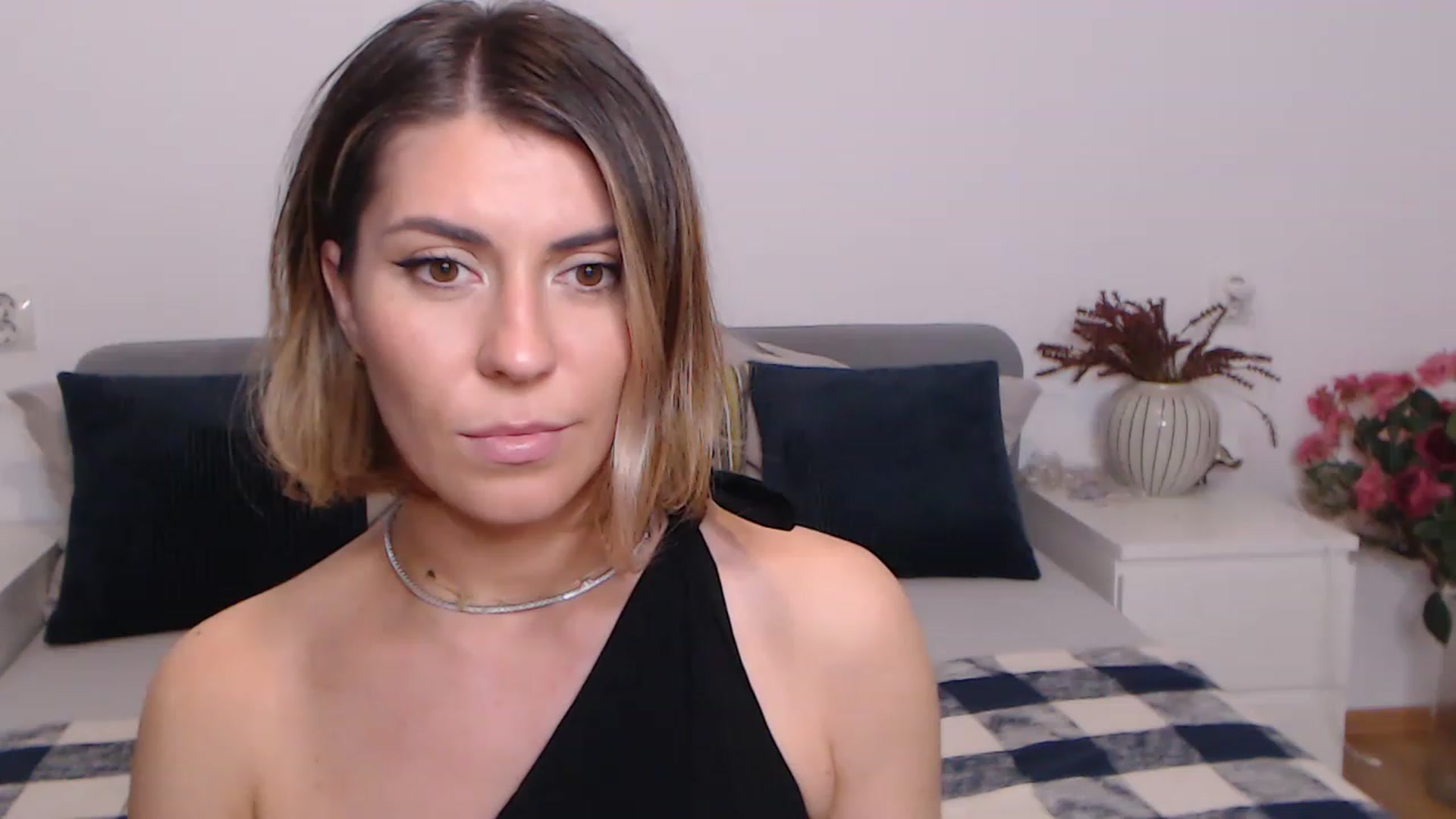 Gallery image thumbnail from BlueStocking's myfreecams stream on, 06/13/2023, 16:47 image 14 of 20