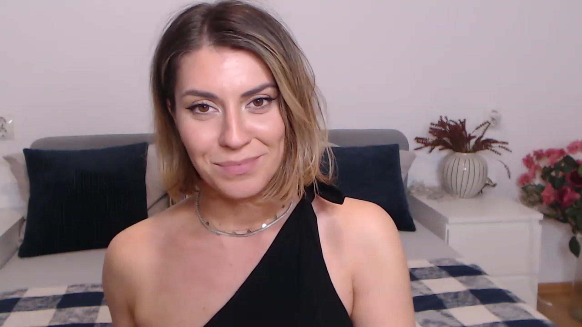 Gallery image thumbnail from BlueStocking's myfreecams stream on, 06/13/2023, 16:47 image 2 of 20
