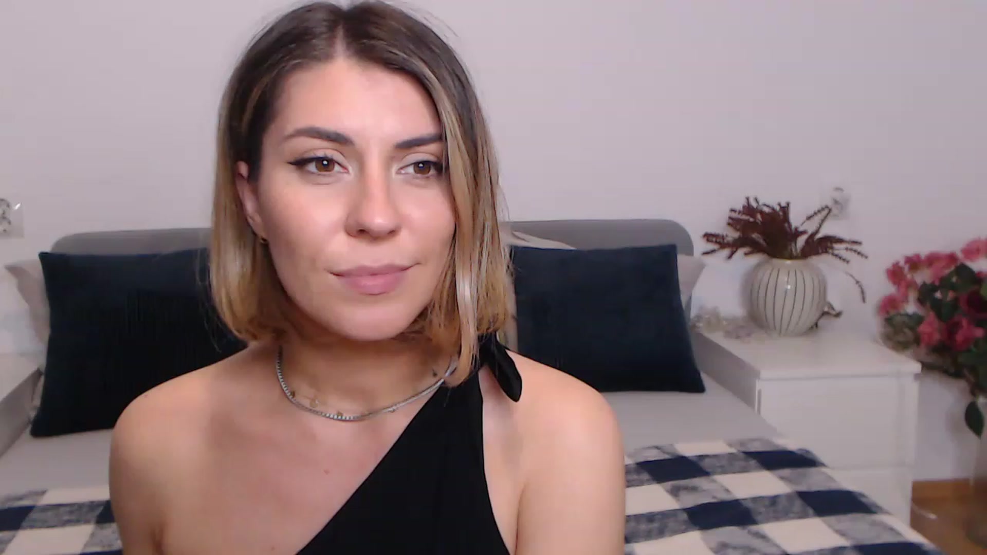 Gallery image thumbnail from BlueStocking's myfreecams stream on, 06/13/2023, 16:47 image 6 of 20