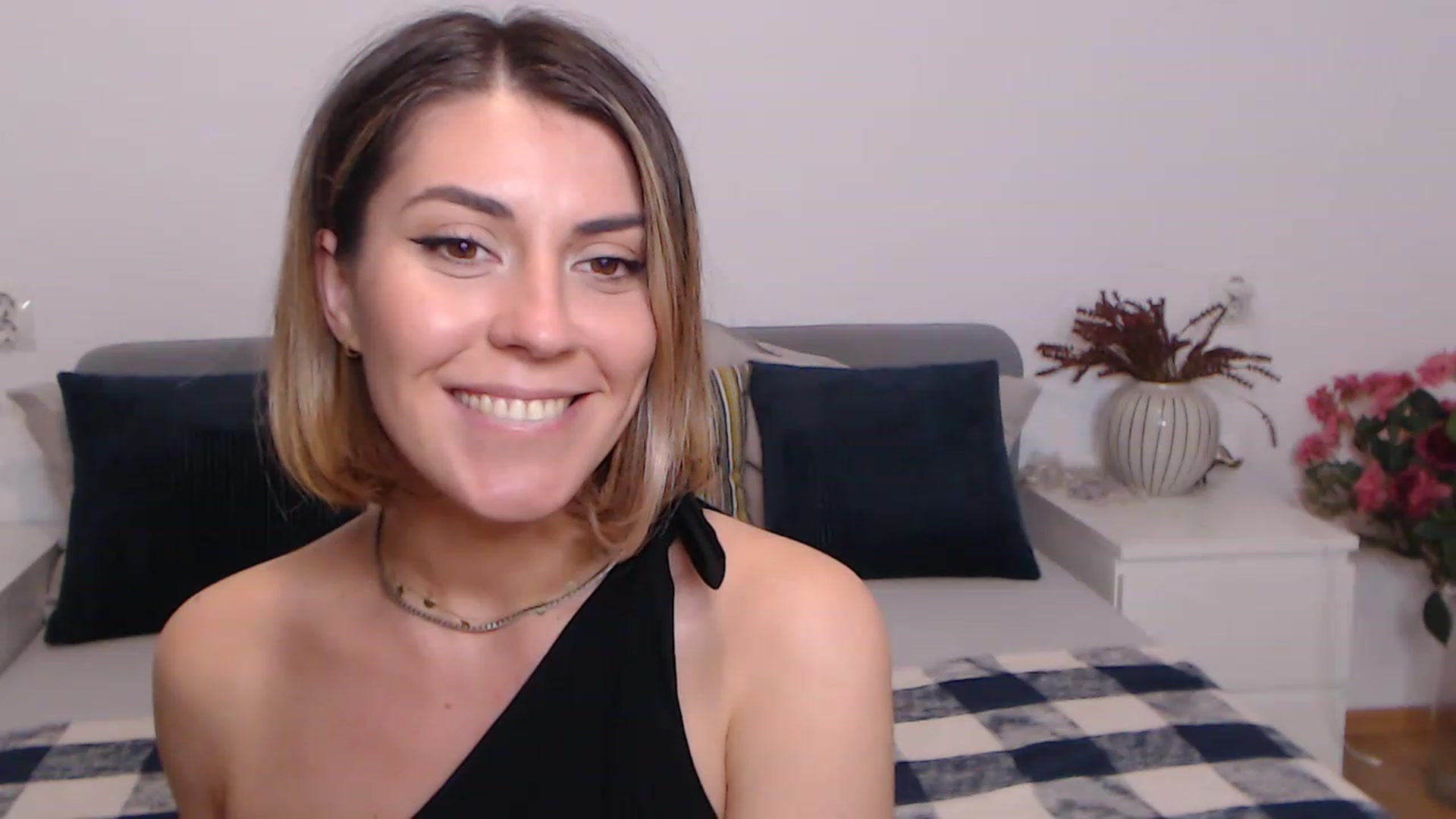 Gallery image thumbnail from BlueStocking's myfreecams stream on, 06/13/2023, 16:47 image 7 of 20