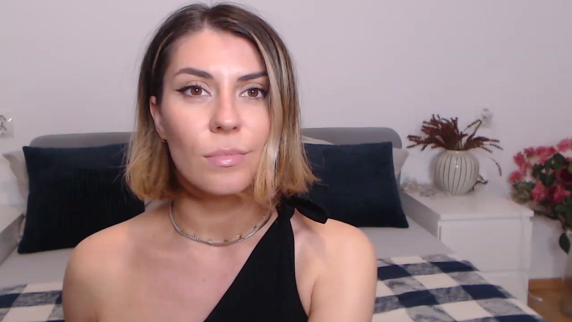 Gallery image thumbnail from BlueStocking's myfreecams stream on, 06/13/2023, 16:47 image 15 of 20